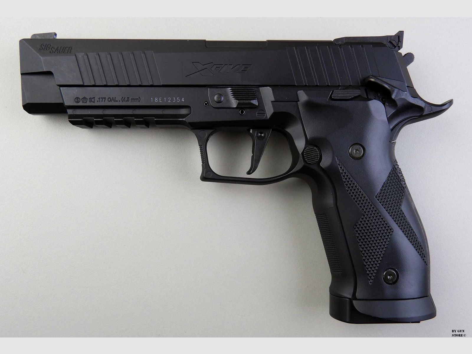 SIG SAUER PISTOL/CARABINE CO2 FREE SALE., image 4 of 7