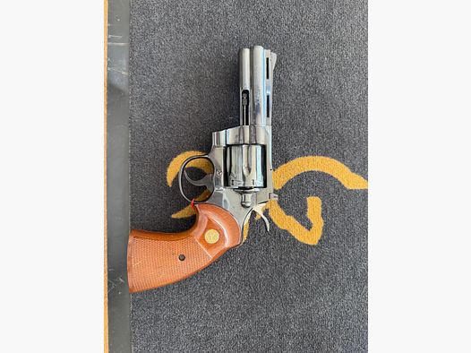 Revolver Colt Python stainless 4