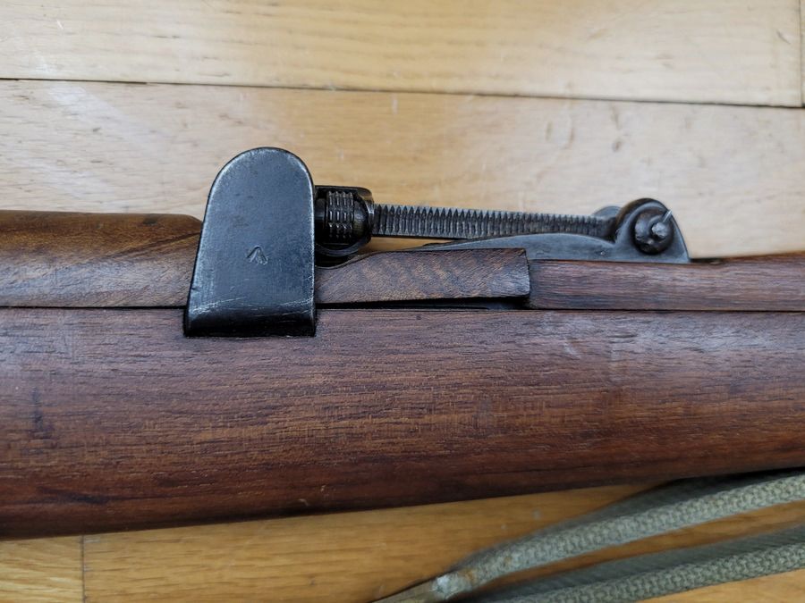 Sehr gutes englisches Gewehr Lee Enfield MKIII (*) – gute Verarbeitung B.S.A von 1916 – Originalkaliber 303 Brit. – Gewehrriemen – Magazin im Modell – sehr guter Zustand, Bild 7 von 30