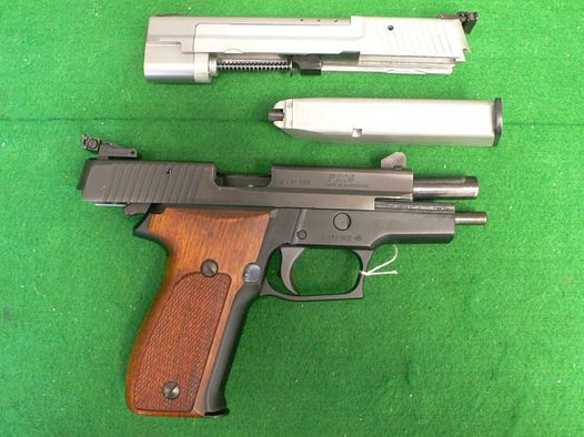 Pistole SIG SAUER P 226 - 9mm Luger mit Wechselsystem .22 l.r.
