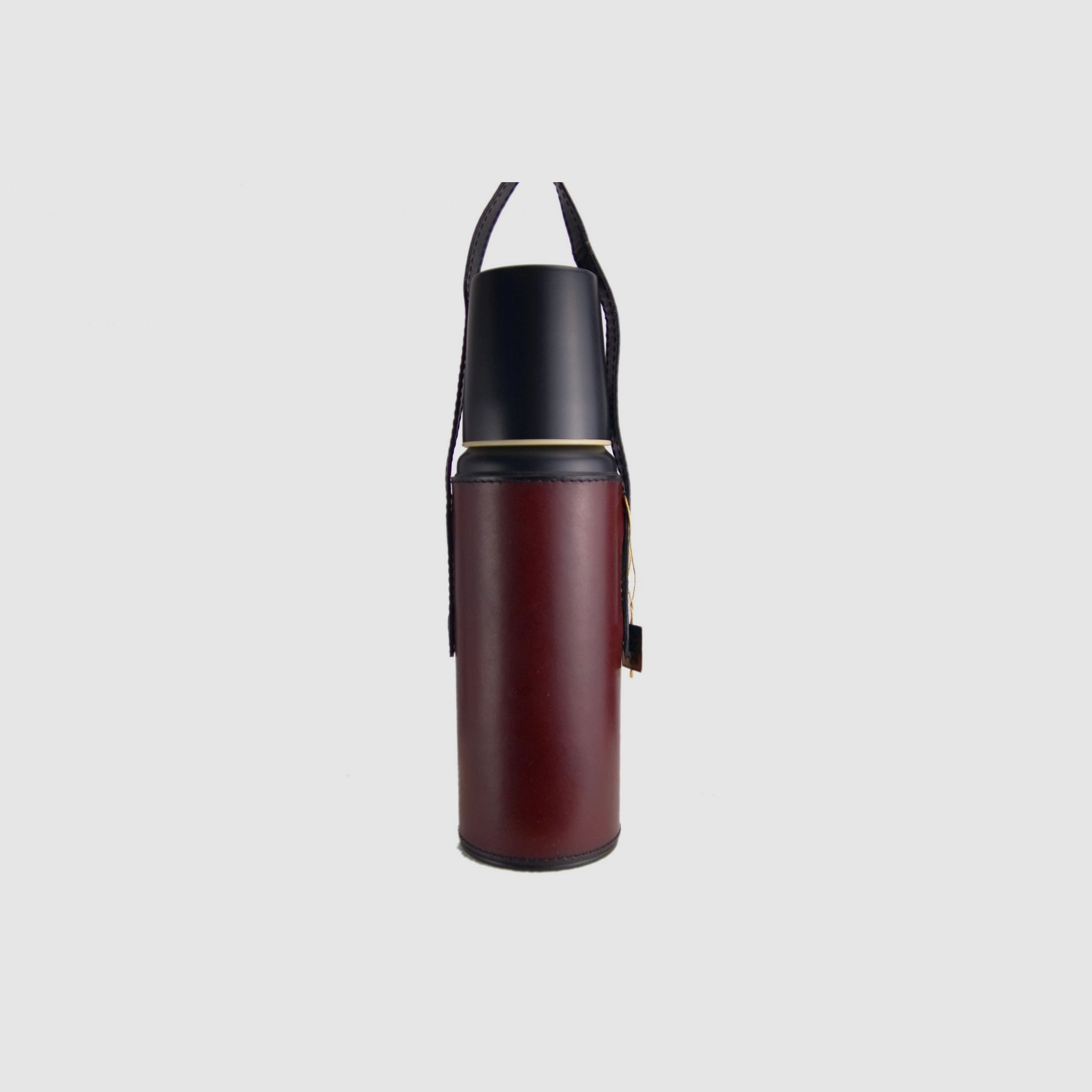 Thermos mit bordeauxfarbenem Lederbezug
