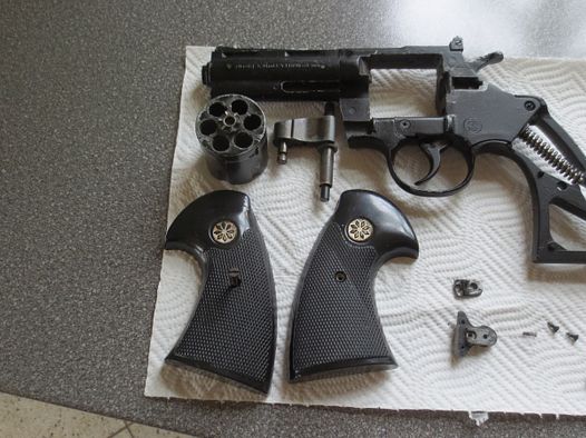 Defekter Umarex Python Revolver , Ersatzteilspender , Ersatzteile Teile für Bastler