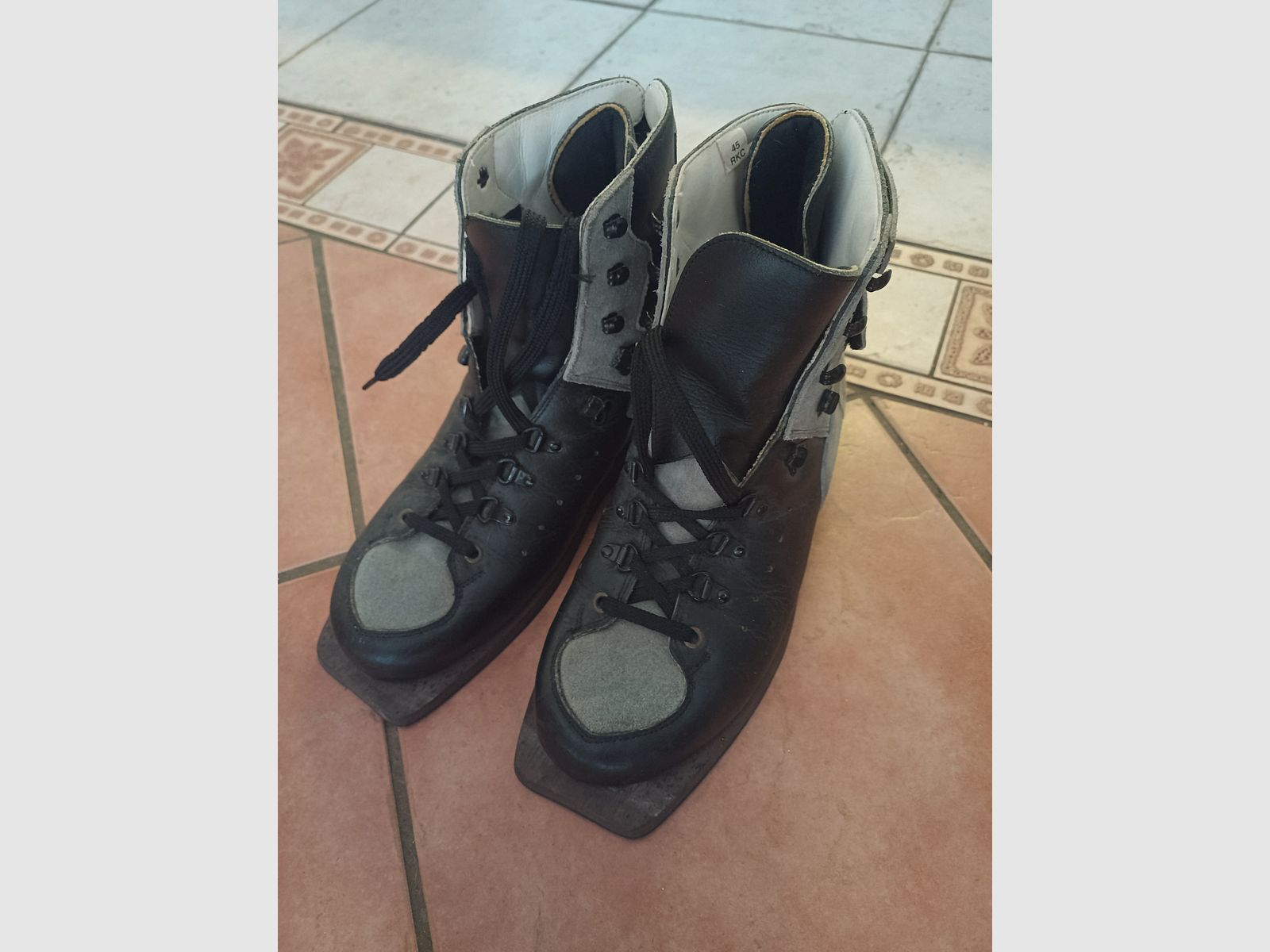 Shooting shoes size 45