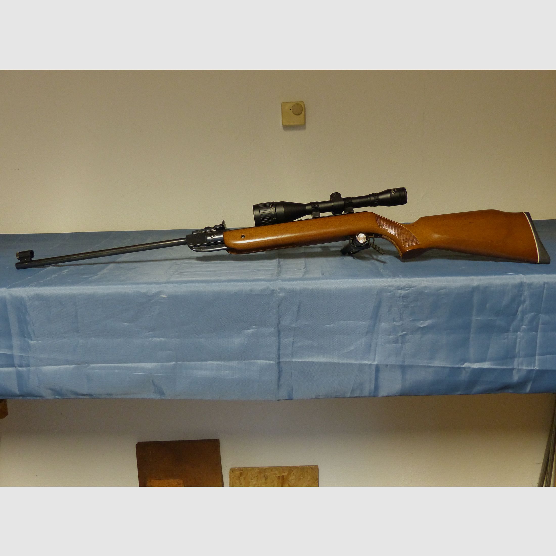 Carabina de aire comprimido Diana modelo 35 con mira telescópica Cal. 4,5 mm en estado como nuevo