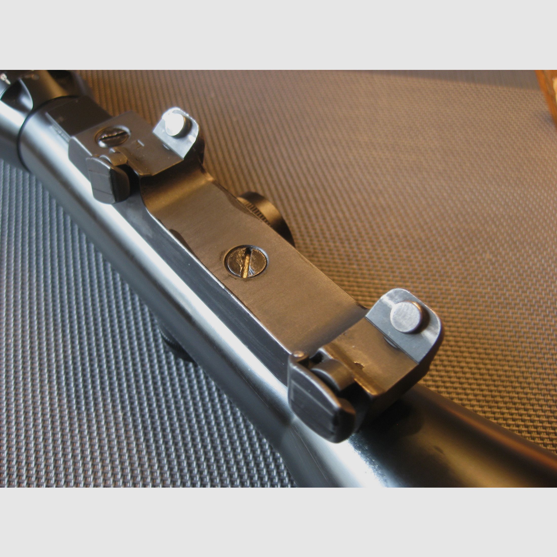 Gebrauchter KLASSIKER. Das Schmidt&Bender 3-12x50 mit Absehen-1 (ähnlich ZEISS-Diavari Absehen) inkl. älterer Blaser-Sattelmontage! Kein Swarovski-LEICA-Kahles-Nickel