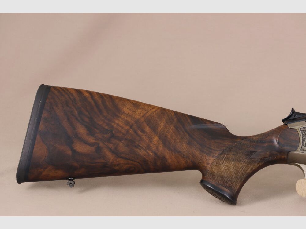 Blaser R93 // toll gemasertes Schaftholz // Holz-Kammergriffkugel
