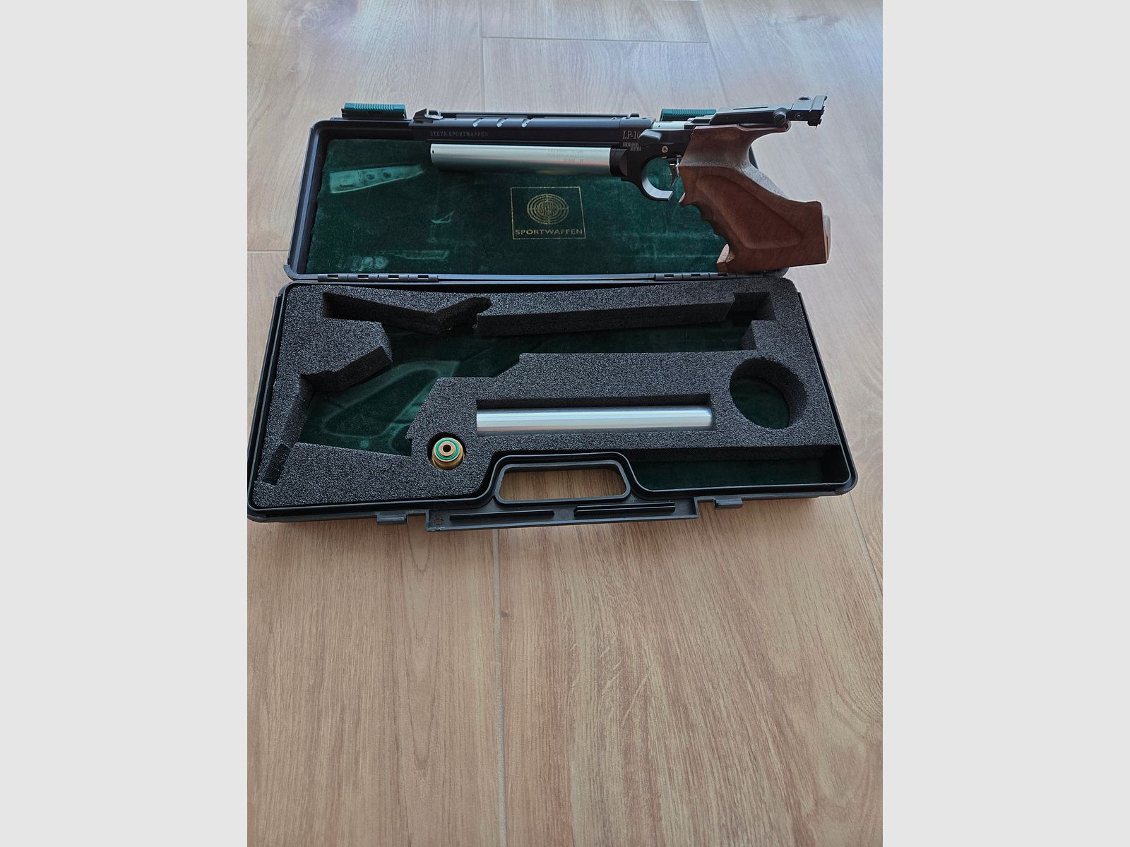 Match-Luftpistole STEYR LP 10 mit 2 Kartuschen, Adapter, Koffer, Werkzeug