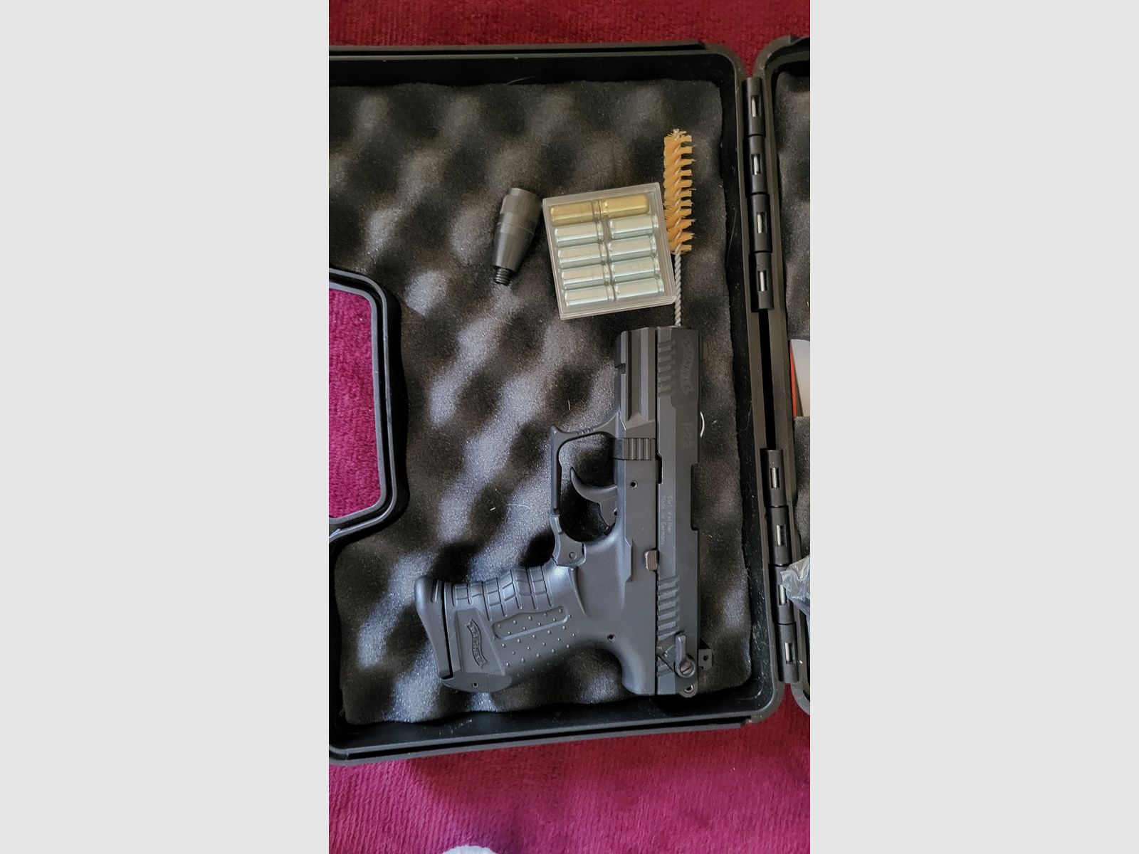 Walther P22. Plus Koffer und Munition.