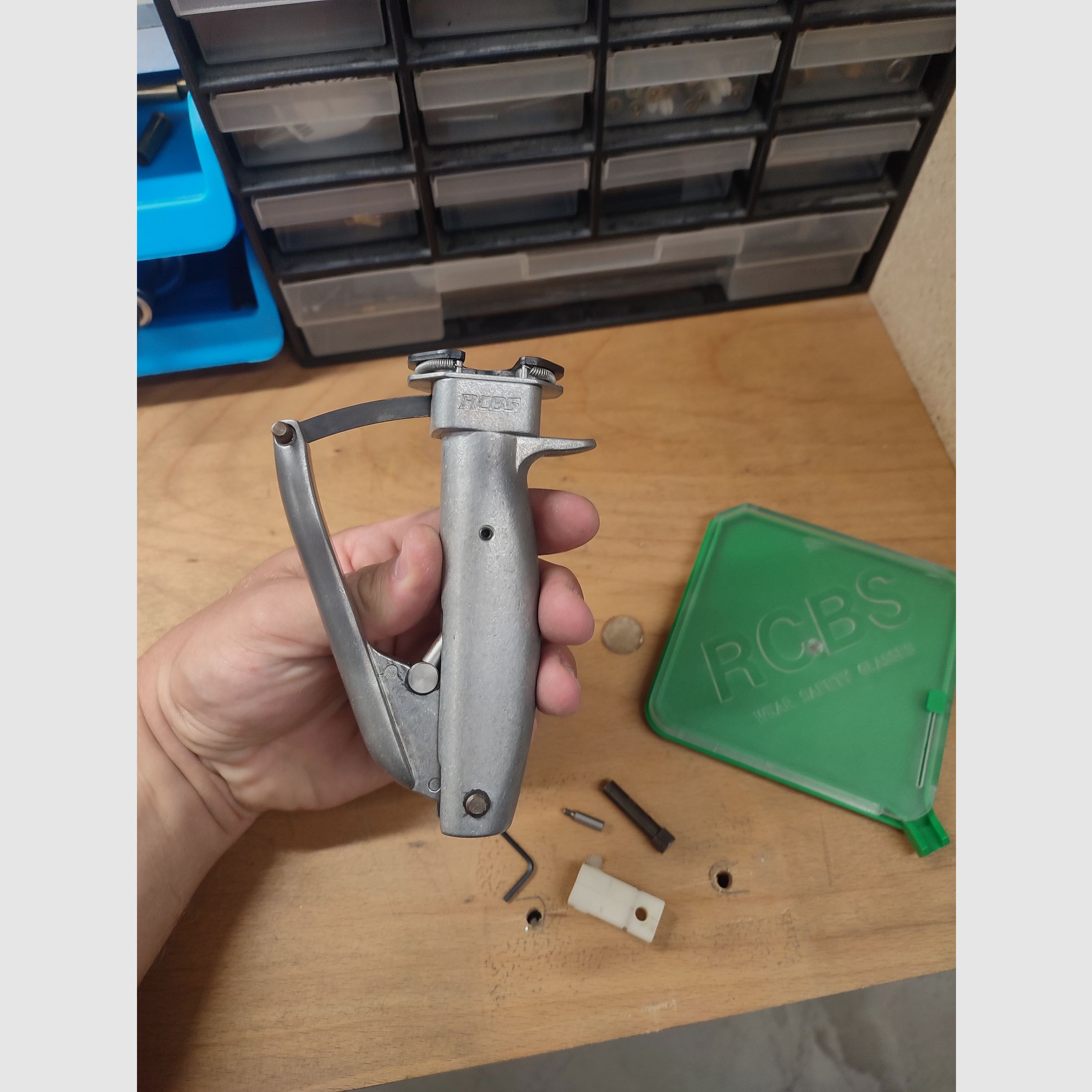 universal hand primer tool