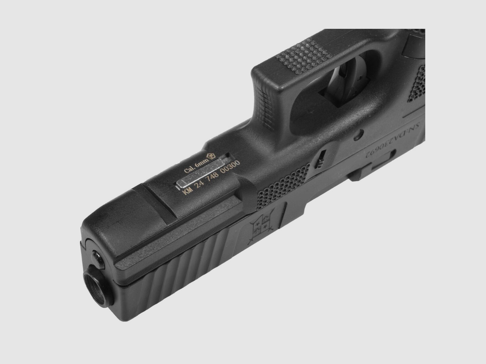 P04 GBB Airsoft Pistool met Grip Stippling in Zwart | Delta Armory