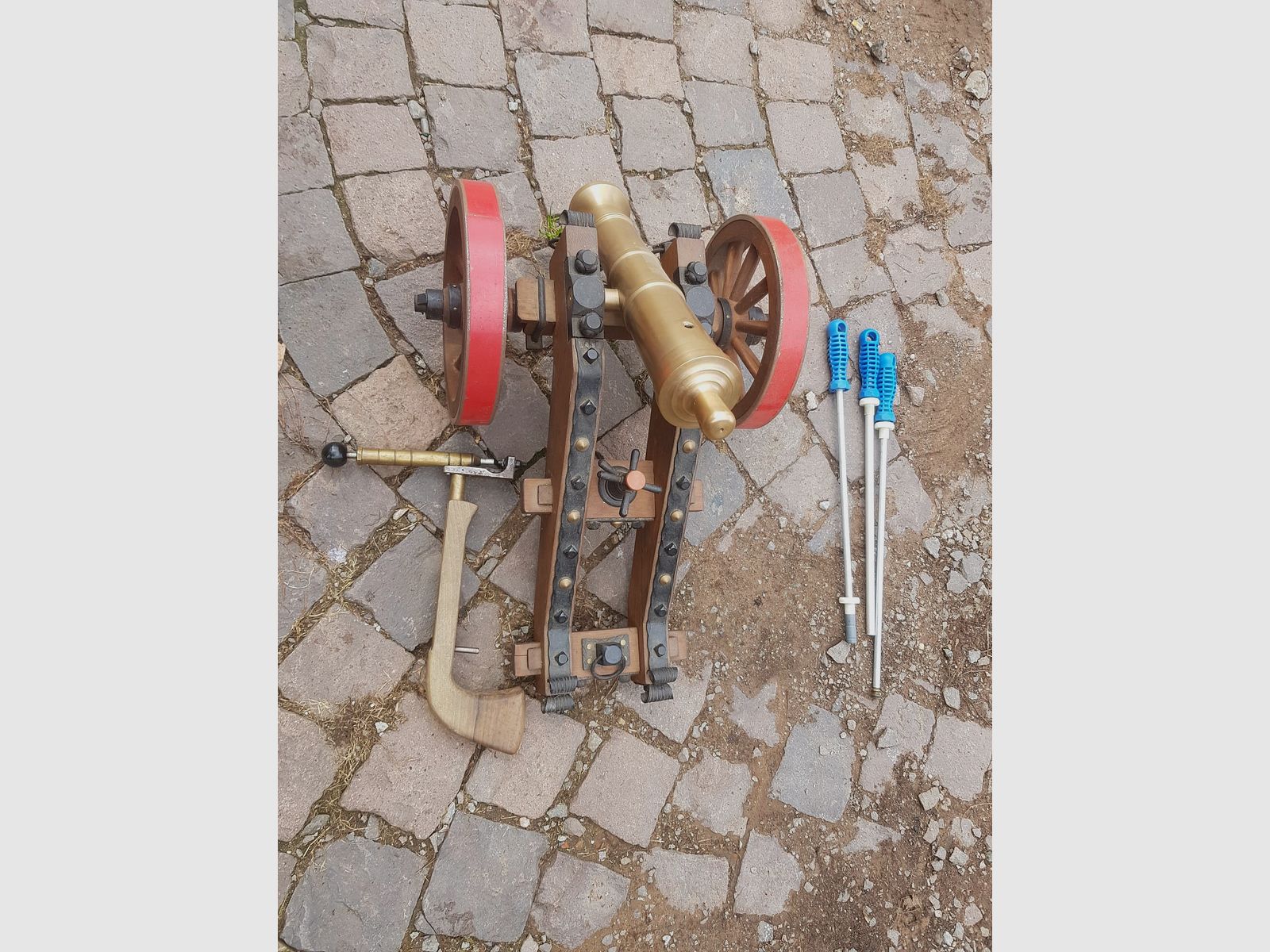 Verkaufe zwei Vorderlader-Kanonen mit Zubehör