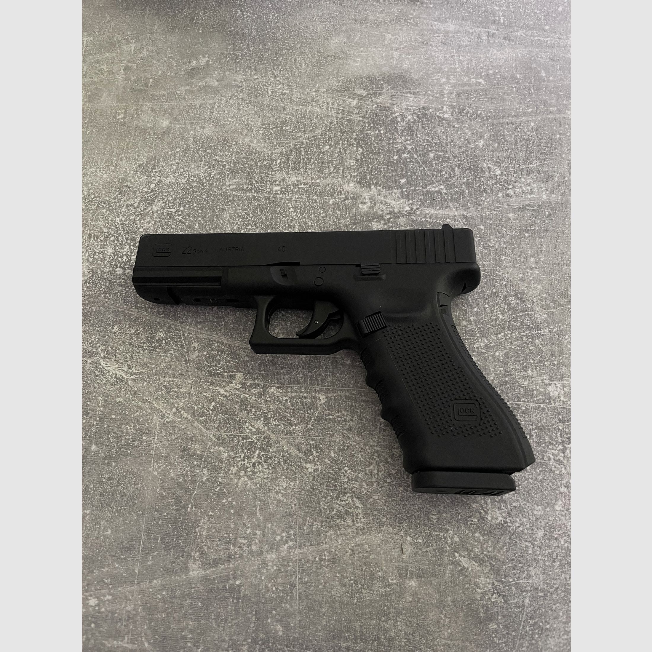 Glock 22 4 Gen CO2 Pistole mit viel Zubehör 