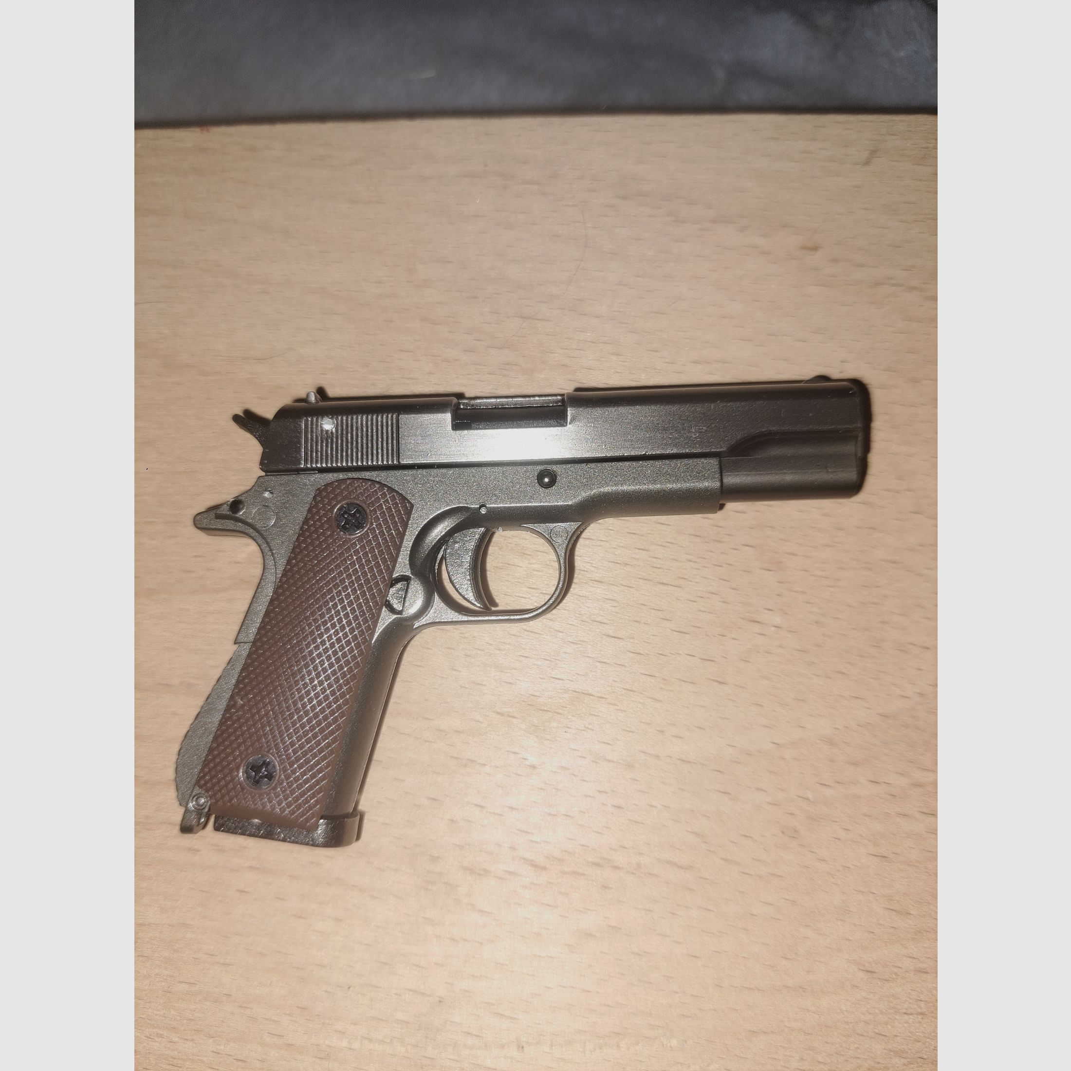 Schlüsselanhänger 1:3 Modell "Colt Government 1911"