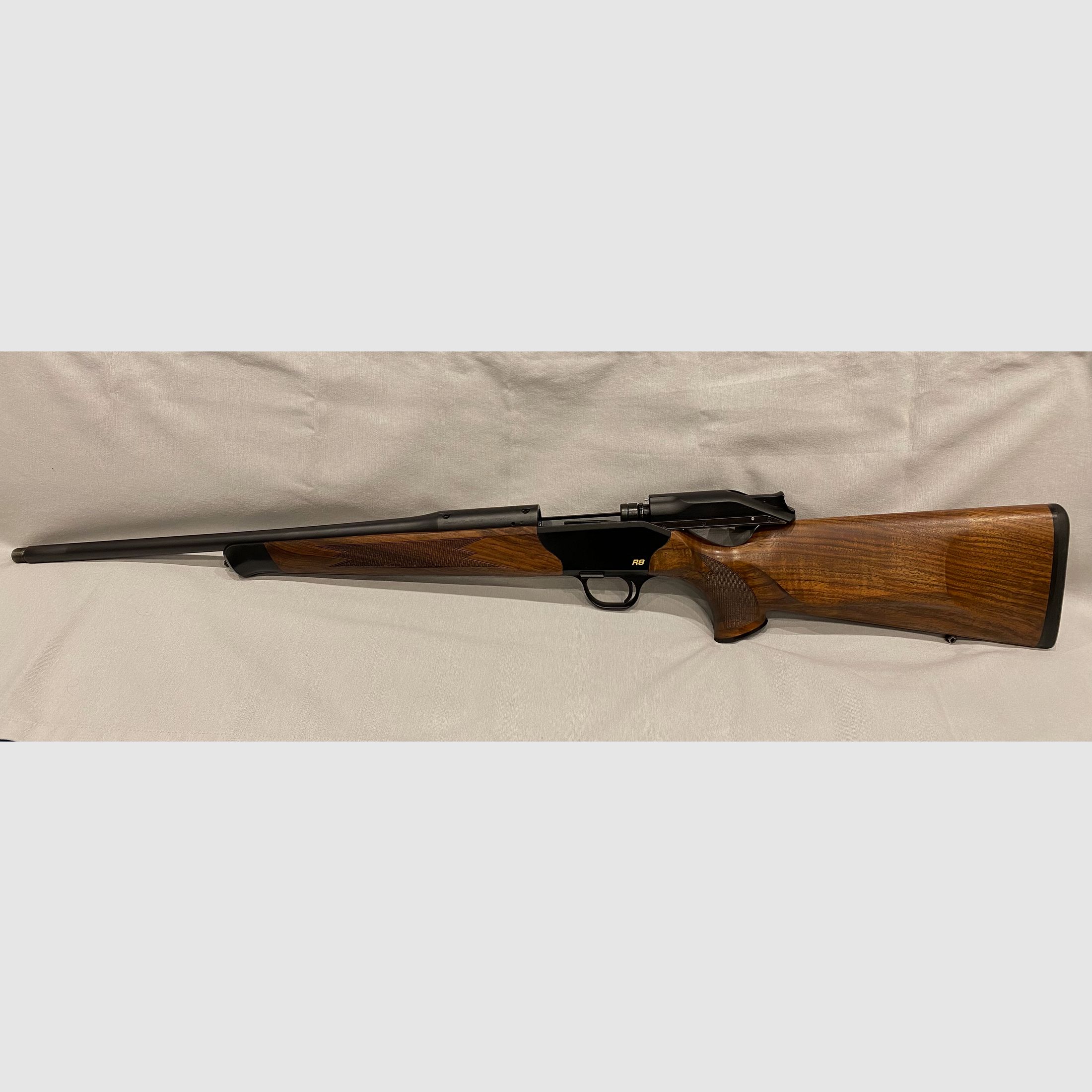 Blaser R8 Holz Standard mit Swarovski Sattelmontage 