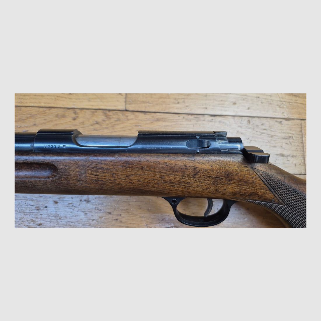 Sehr schöne Trainingsbüchse Walther Sport Modell V – Zeit des Dritten Reichs – Vor-Kriegswaffen 1937/1938 – Wahrscheinlich weniger als 38.000 Exemplare produziert – Holz in TBE++ – Ausgezeichnete Mechanik – Wunderschöner Lauf mit sehr schönen Zügen – TBE++, Bild 31 von 36