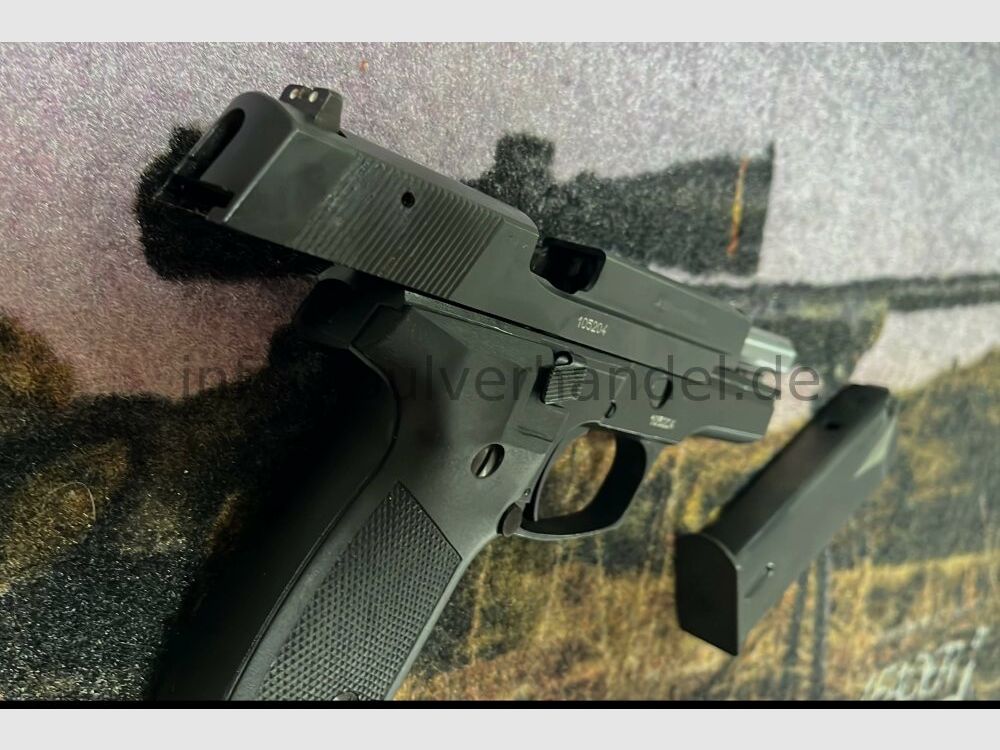 Zastava CZ 99 CZ 99 in 9mmLuger, simile a Sig P226