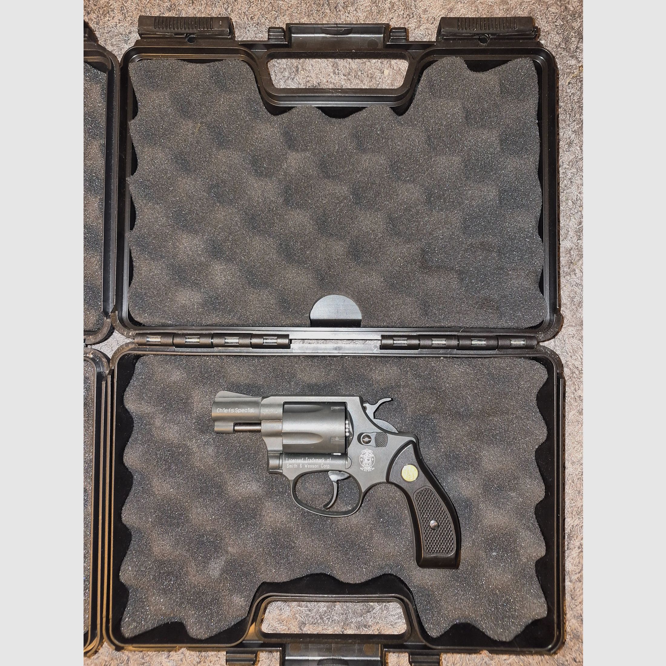 Smith & Wesson Chiefs Special 9mm R.K, image 2 of 3