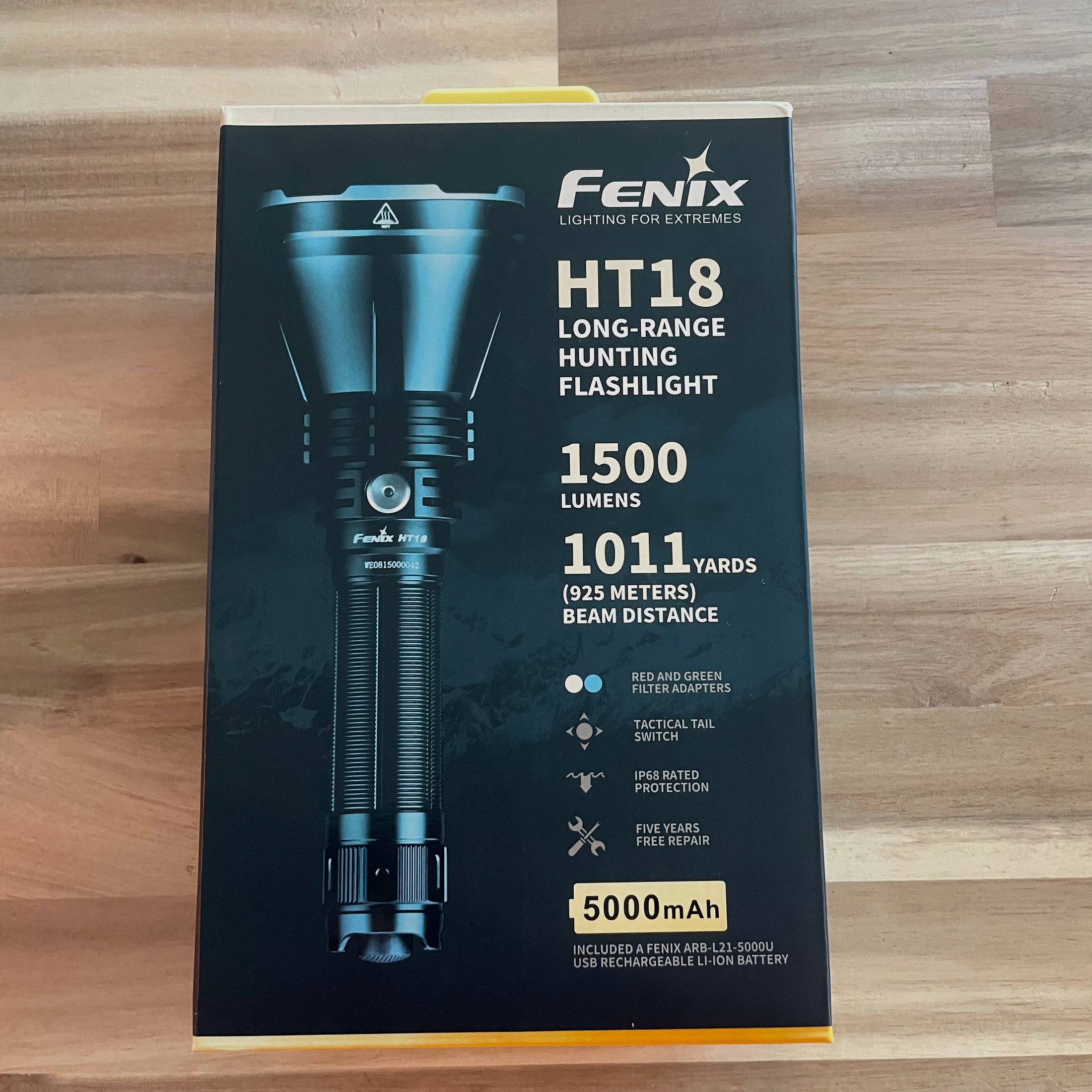 Fenix HT18 LED lampe de poche de chasse 1500 lumens - Échantillon d'exposition