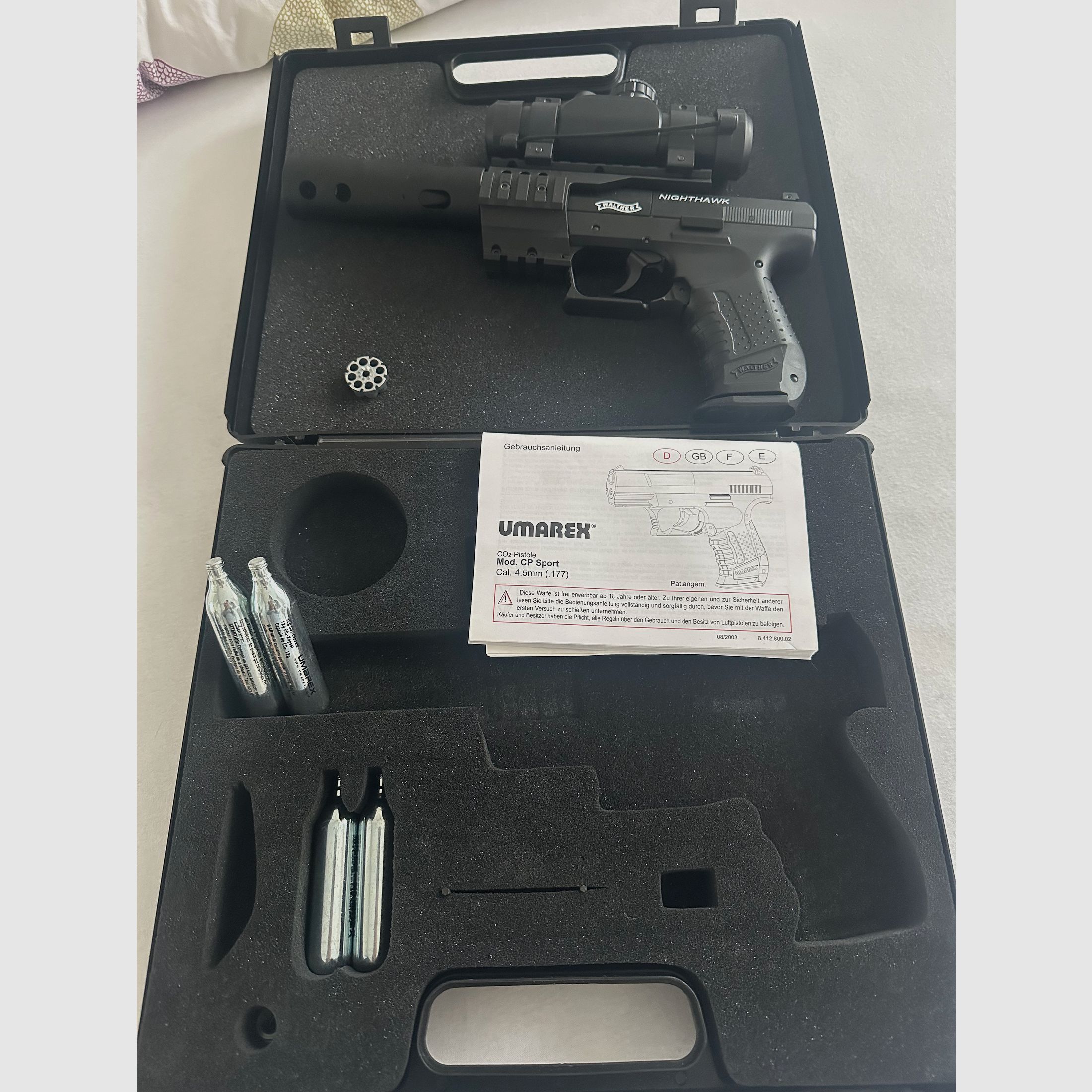 Walther Nighthawk CO2 Pistole mit Red Dot Leuchtpunktvisier