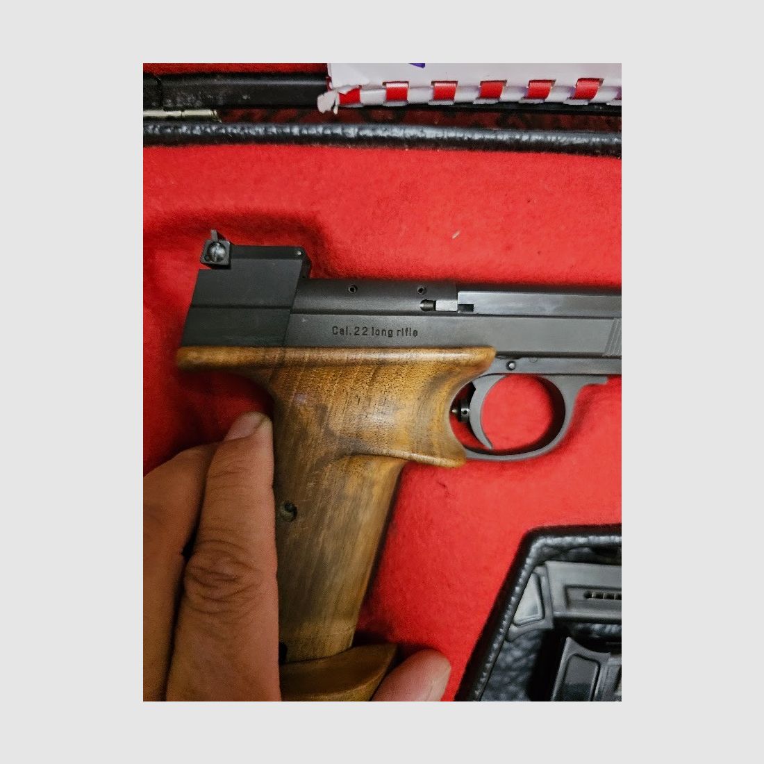 Hämmerli International – High-quality Swiss match pistol in caliber .22 l.r. in very good condition with case and accessories from an estate.