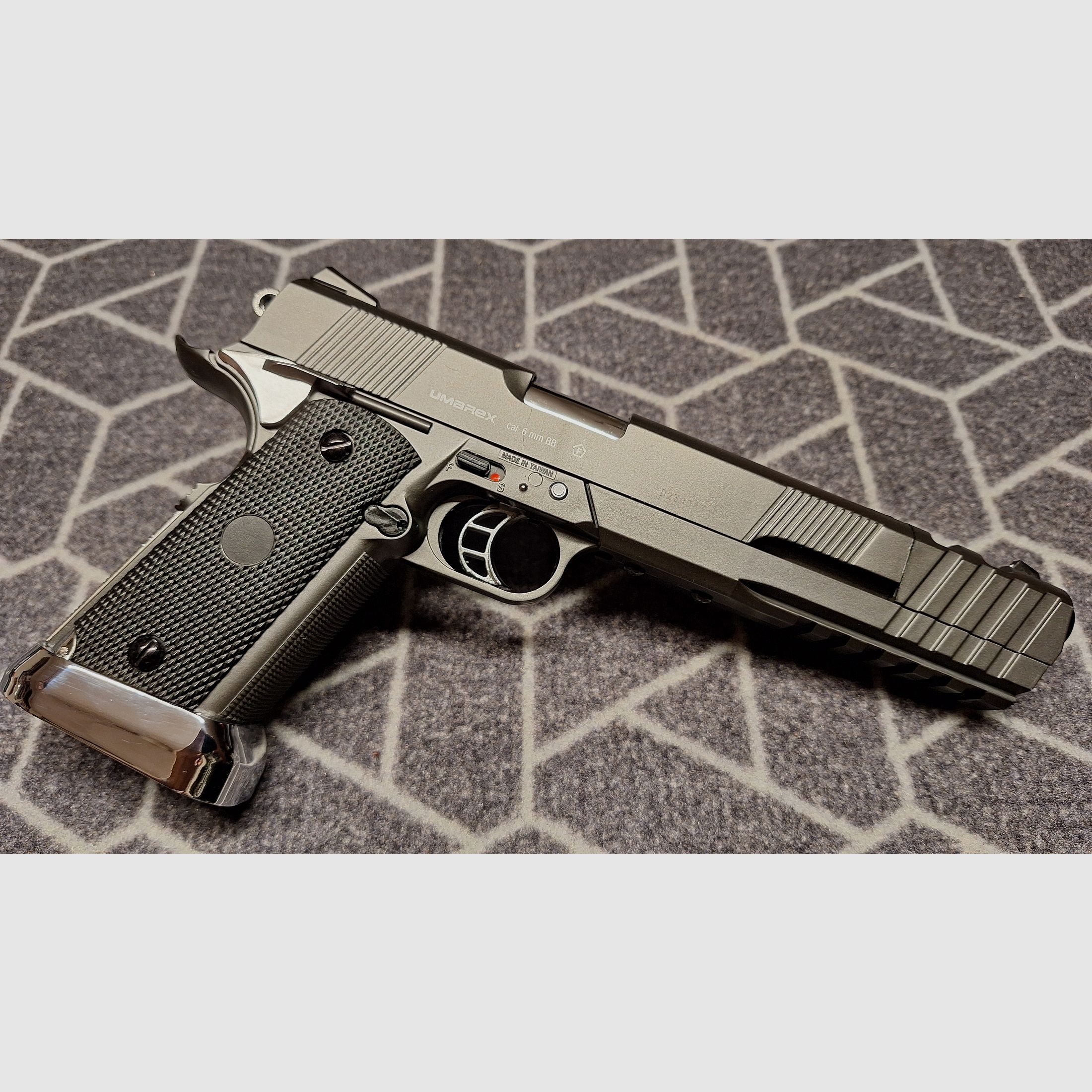 Combat Zone Modell P11 Para Bicolor Softair-Co2-Pistole Kaliber 6 mm BB NBB