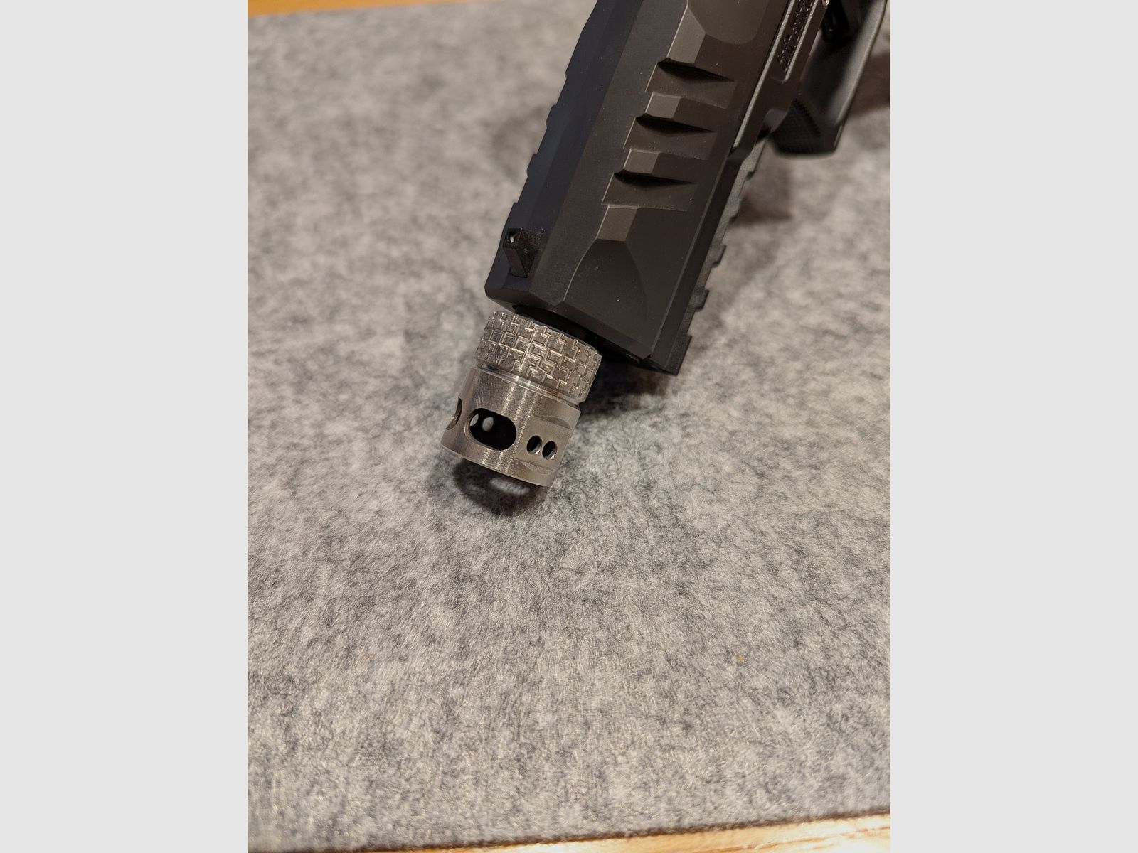 Walther PDP compensator vermindert recoil ook voor anderen.