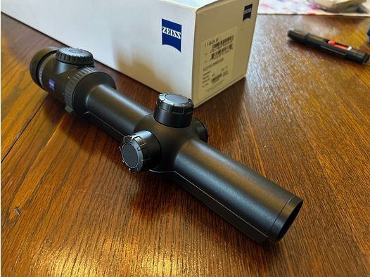 Zeiss V8 1.1 - 8 x 24 with rail, no Swarovski or Leica