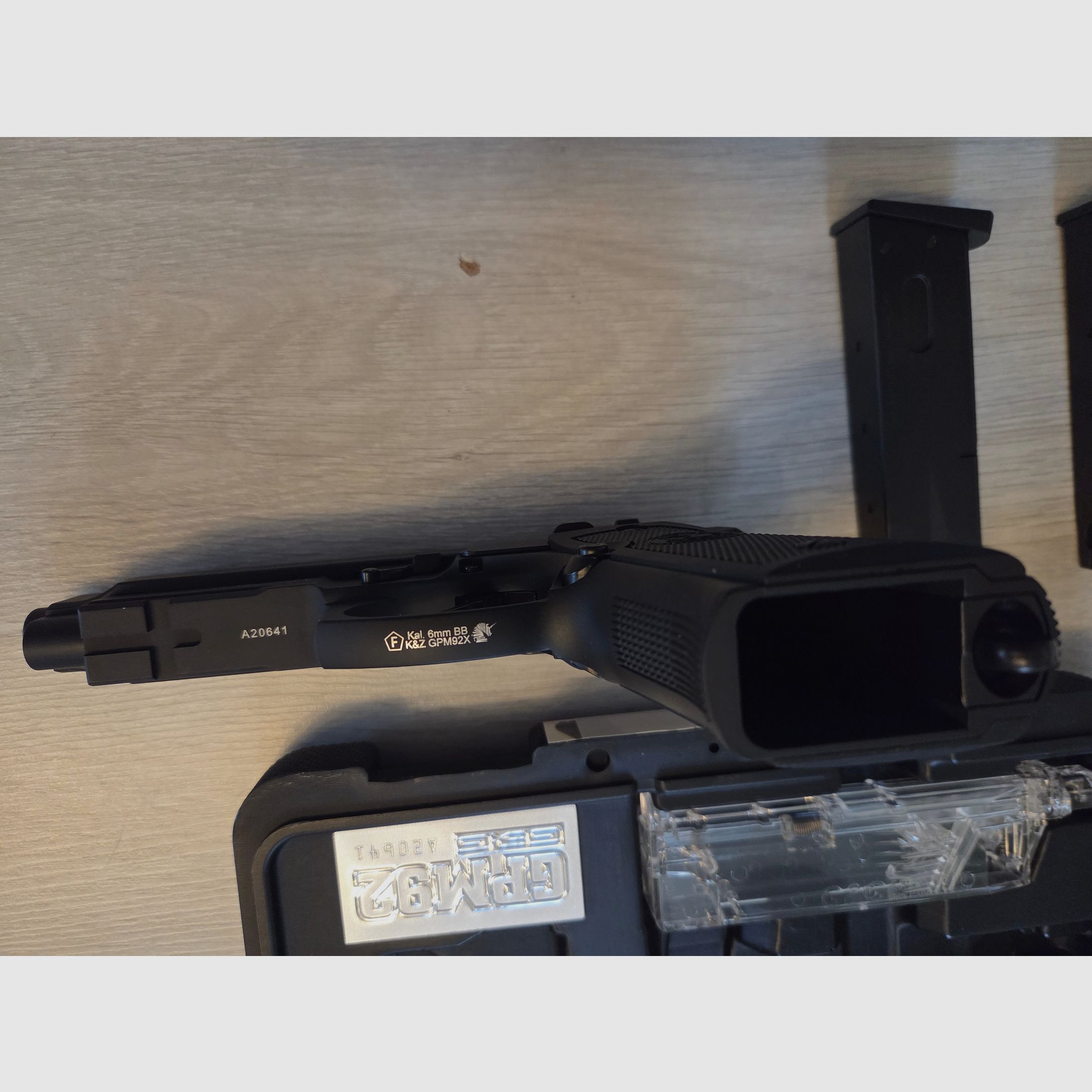 G&G GPM92 GP2 (Beretta 92) Pistola Airsoft Gas-Blowback 6mm BB Metal completo / muy buen estado y cuidado