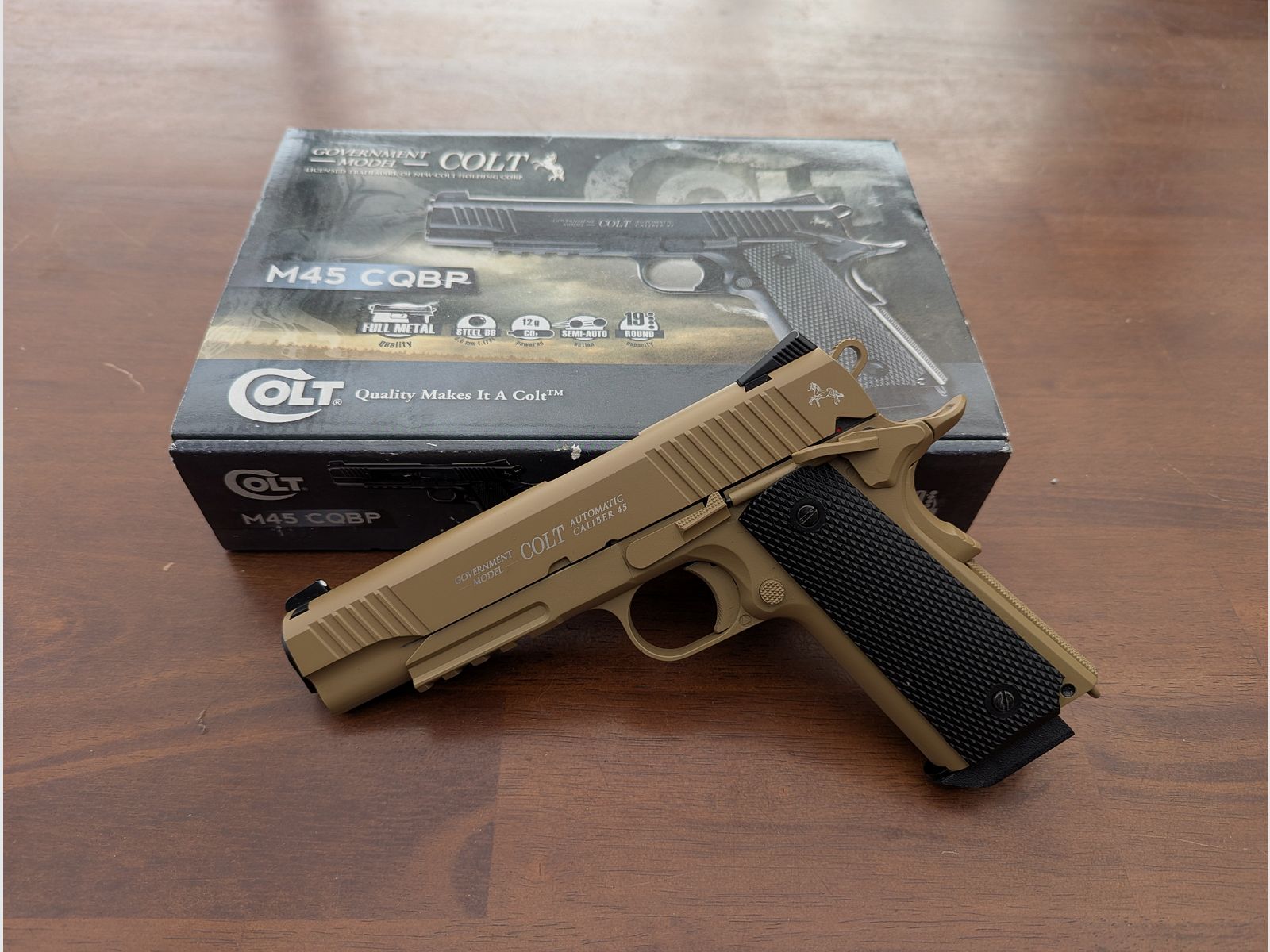 Colt M45 CQBP / 4,5mm BB/ Tan Beige / Luftpistole CO2 mit Zubehör 