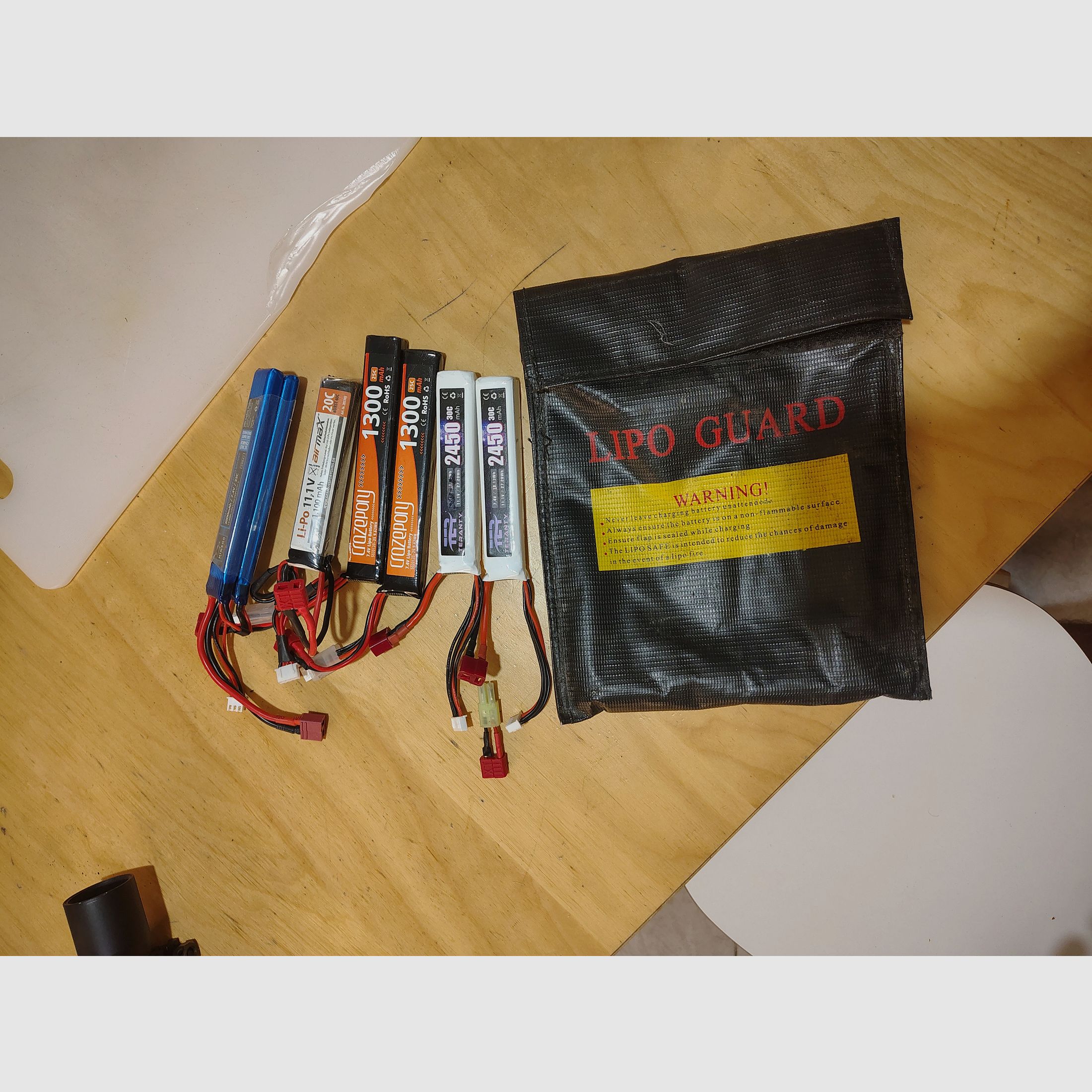 6x Airsoft LiPo Akku Set (11.1V & 7.4V) – Geprüft per Tester + LiPo Guard Tasche