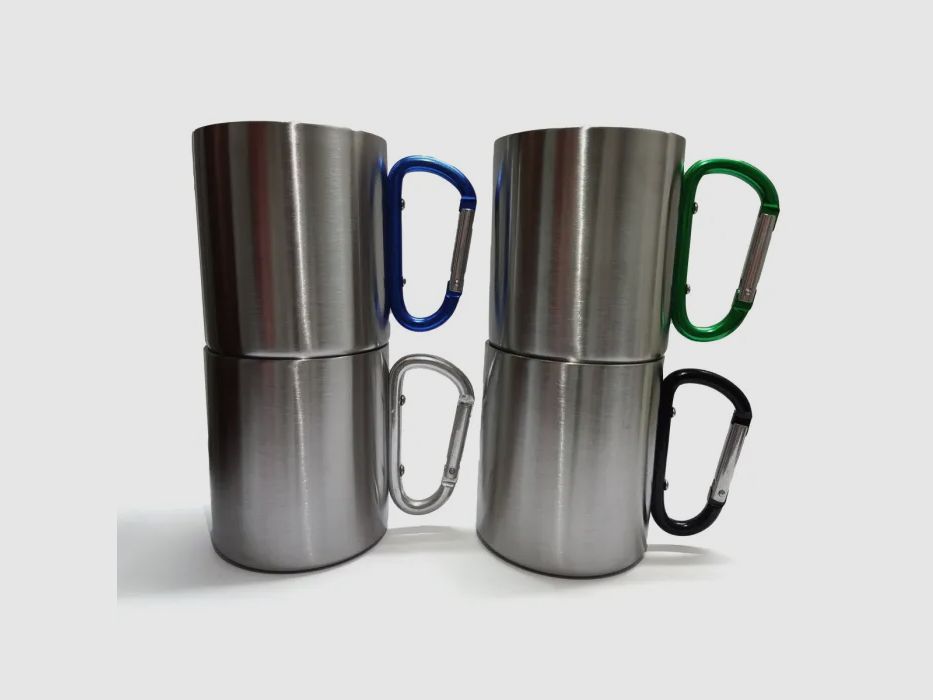 Double-walled stainless steel mug with green carabiner handle