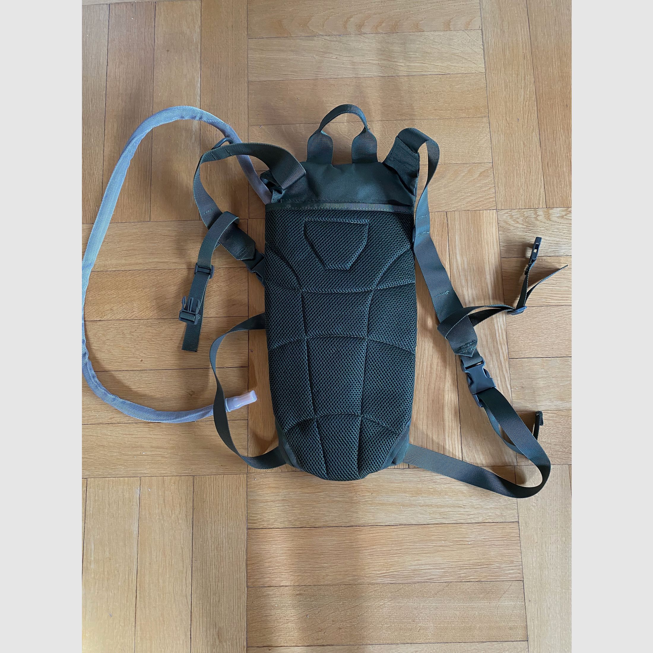 Trinkrucksack Oliv