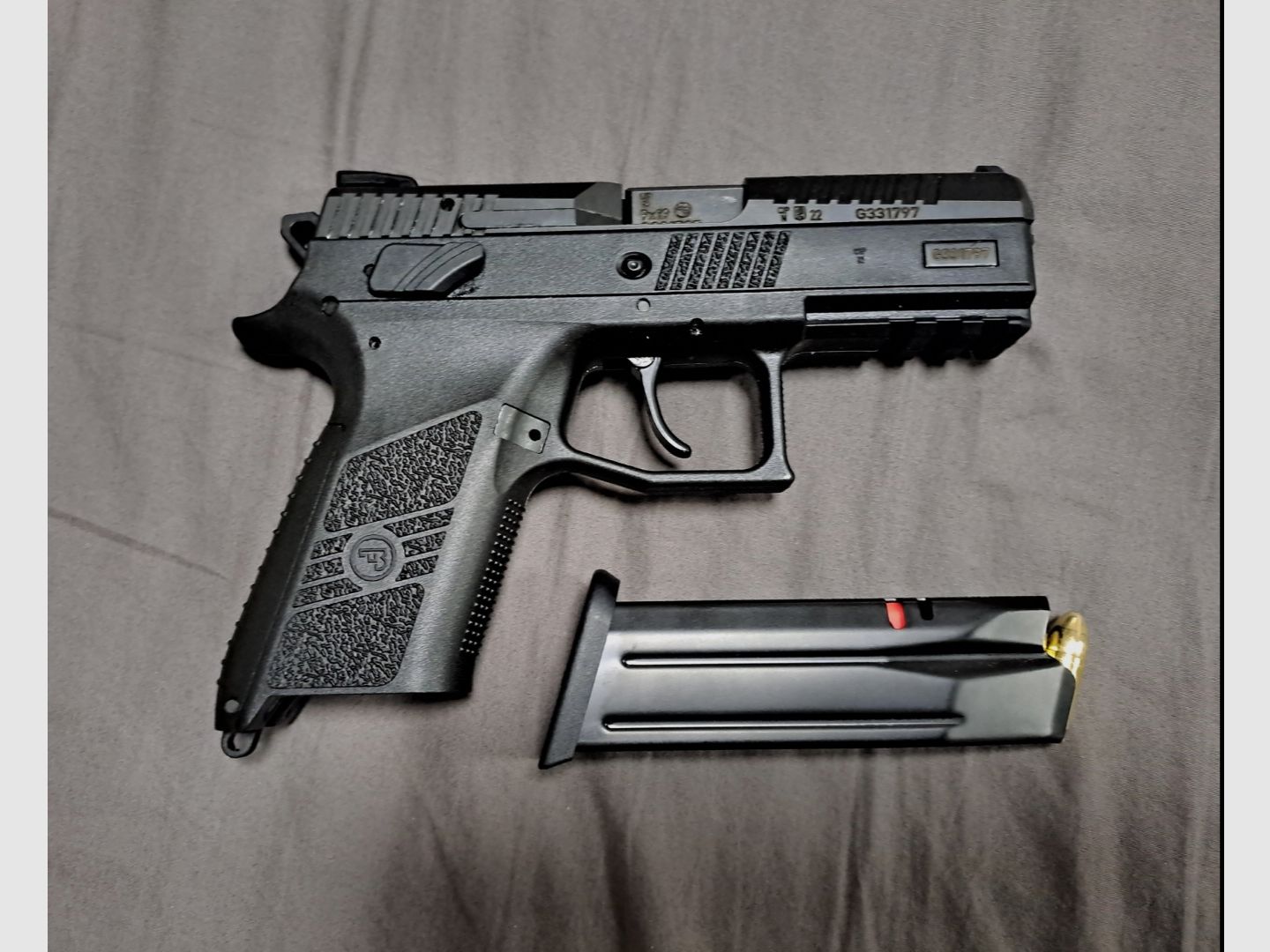 Neuwertige CZ P07 9mmx19 inkl 200 Schuss Holster etc