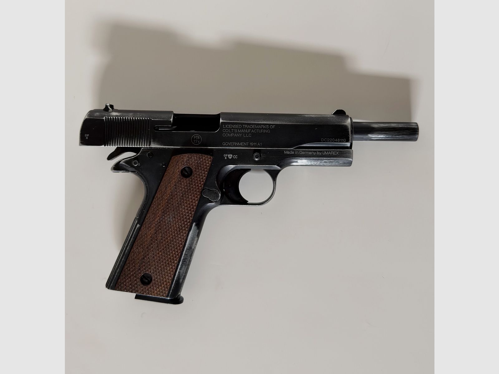 Colt Government 1911 A1 pistola a salve 9 mm P.A.K finitura antica con impugnature in legno NUOVA
