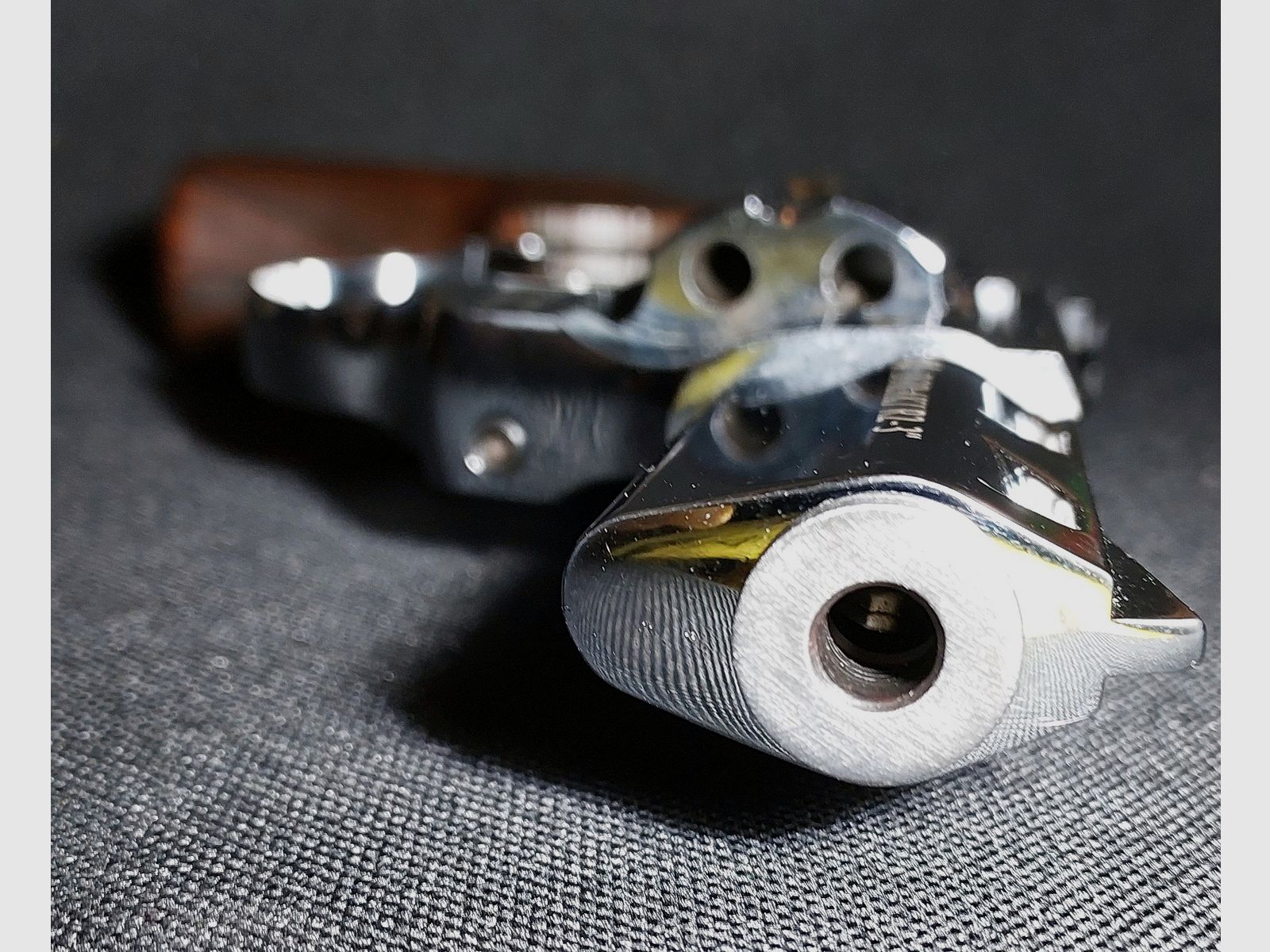 Zoraki R2 3 inch blank firing revolver (PTB 1107) caliber 9mm R.K. chrome wooden grips muzzle protection - LIKE NEW!