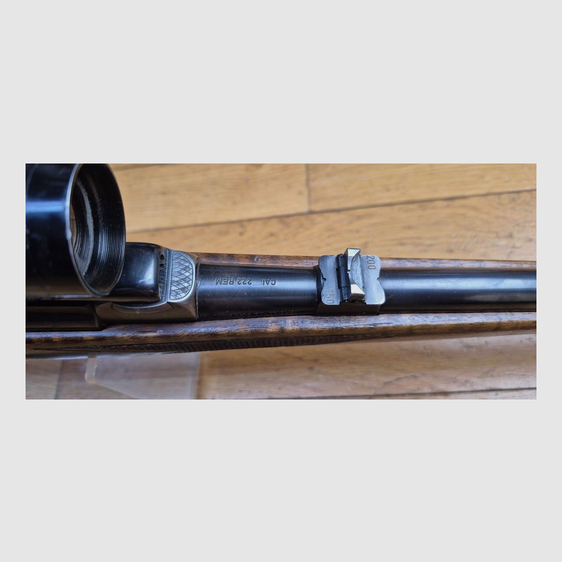 Sehr schöne Jagdgewehr Krico 700 Jagdmatch — Kal. .222 Rem — Herstellung Kriegeskorte in Stuttgart — Deutscher Stecher — Hensoldt Wetzlar Diatal 4X32 auf 100% Stahl-Turm-Montage — Sehr schöner Nussbaumholz hoher Grad — Exzellente Mechanik — Exzellenter Abzug — Sehr schöner Lauf fast neu – TBE/TBE+, Bild 23 von 38