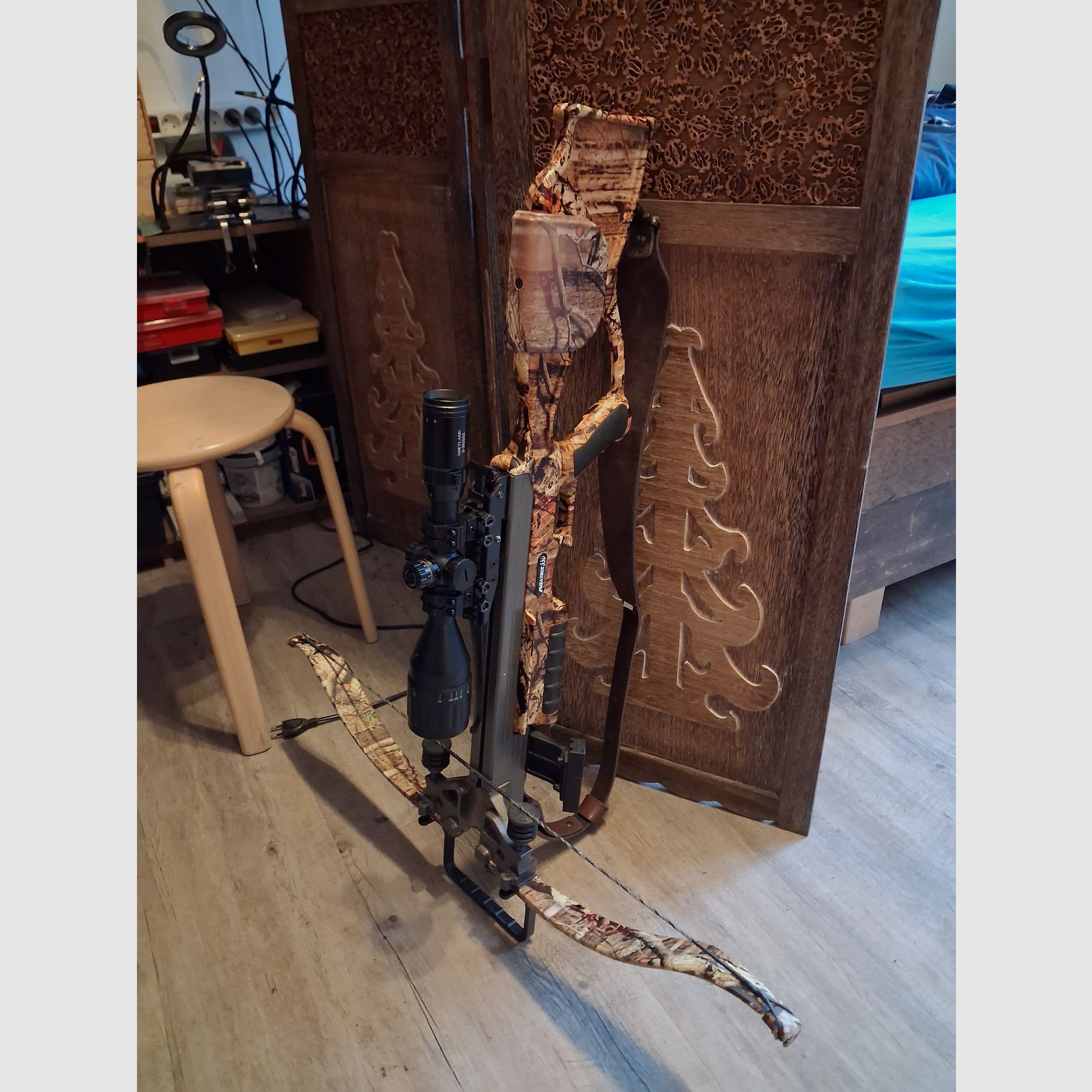 Arbalète de chasse recurve Excalibur Matrix 330, 220 lbs avec beaucoup d'accessoires
