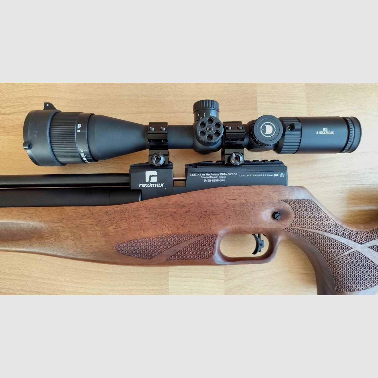 Reximex Daystar in 4,5mm mit Zielfernrohr, Zweibein, Tragegurt, zwei Magazinen und Exportkit