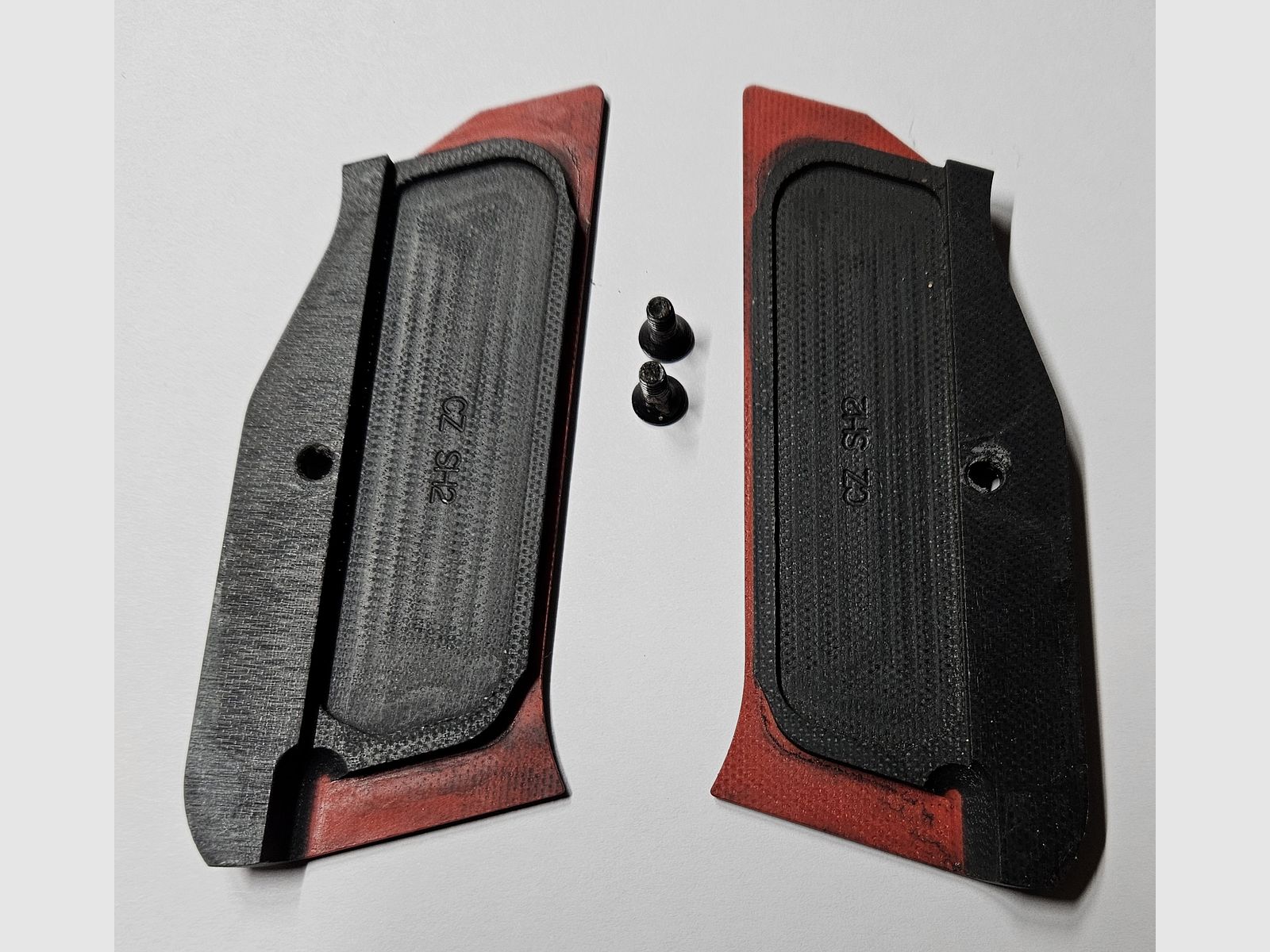 1 Paar Original Griffschalen für CZ Shadow 2 Target/ Rot