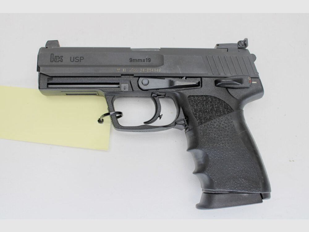 Pistole H&K HK USP Kaliber 9mm Luger mit 2 Magazinen 9mmLuger