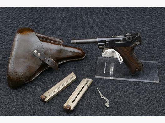 Pistolet 08 fabriqué par la Manufacture royale prussienne d’armes d’Erfurt, année de fabrication 1916, en calibre 9 mm Luger / 9x19. WHB9