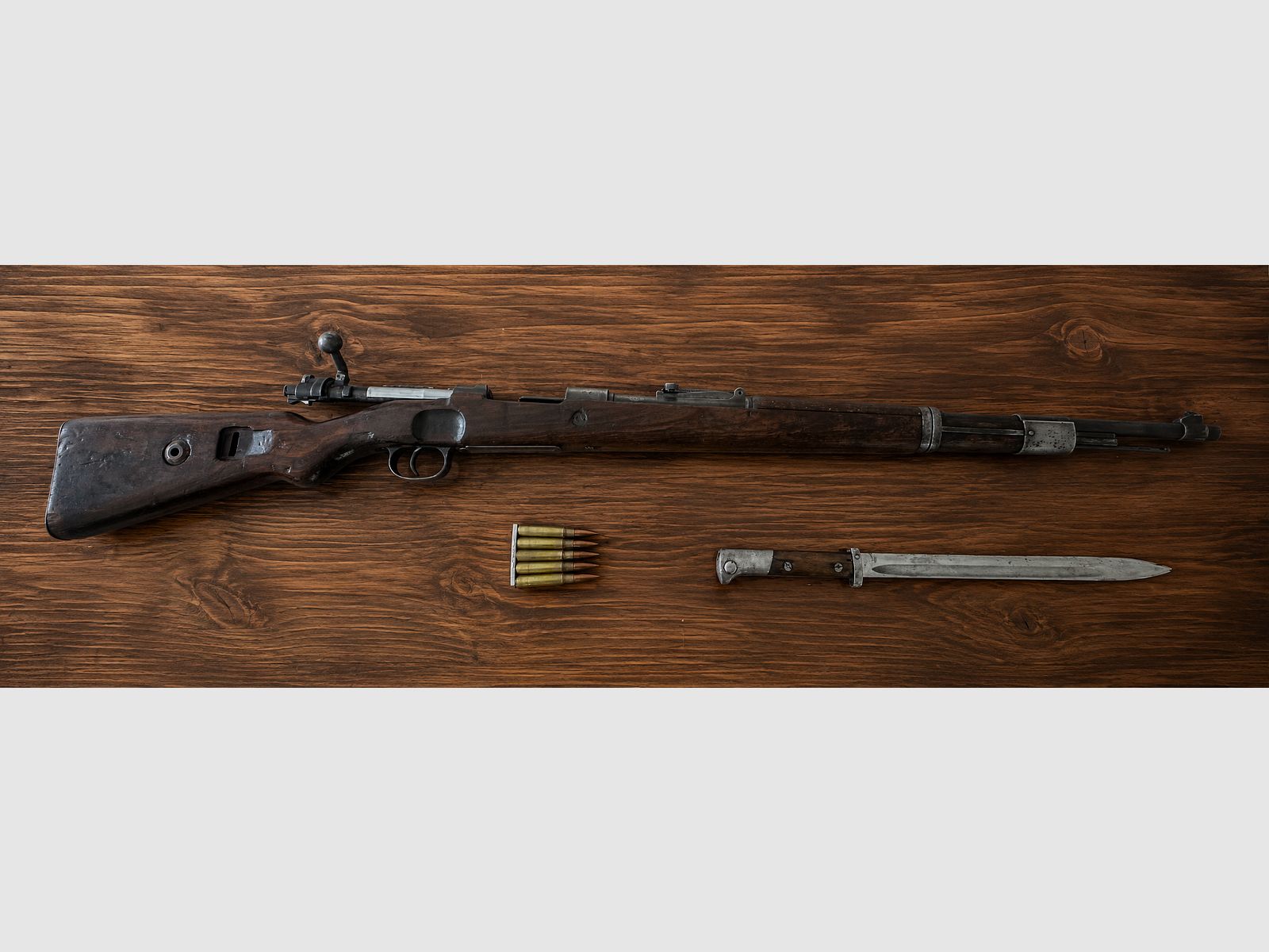 Karabiner K 98 k désactivé original avec baïonnette et munitions factices