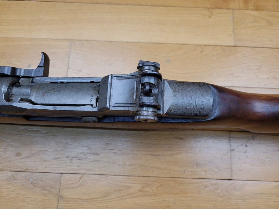 Très Beau et mythique fusil semi-automatique Garand M1- calibre d&rsquo;origine 30-06 Springfield – Fabrication Winchester Octobre / Novembre 1943 – Rare ensemble d&rsquo;origine 100% homogène – TBE, image 14 sur 34