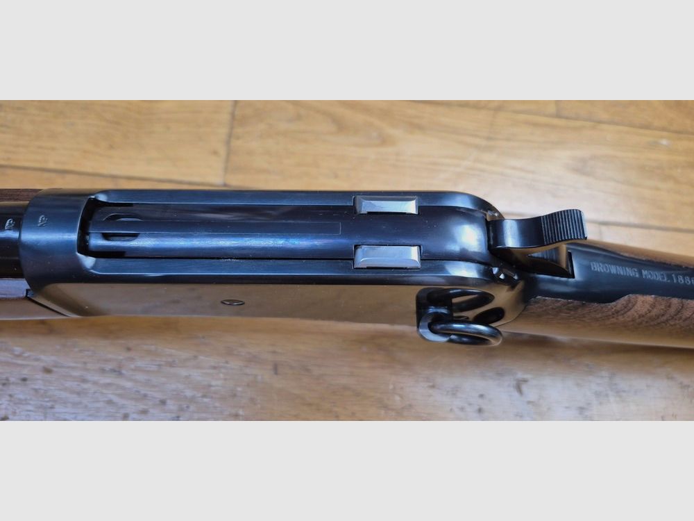 Wunderschöne und seltene Unterhebelrepetierbüchse Browning Modell 1886 – Die beste aller modernen Fertigungen der 1886 „Winchester“ – Kal. 45-70Gvt – Seltene Centenary-Fertigung in Grade I von Miroku – Originalbox und Handbuch – Nur 7.000 Exemplare – Ausnahmewaffe – Absoluter Neuzustand! – TBE+++, Bild 13 von 41