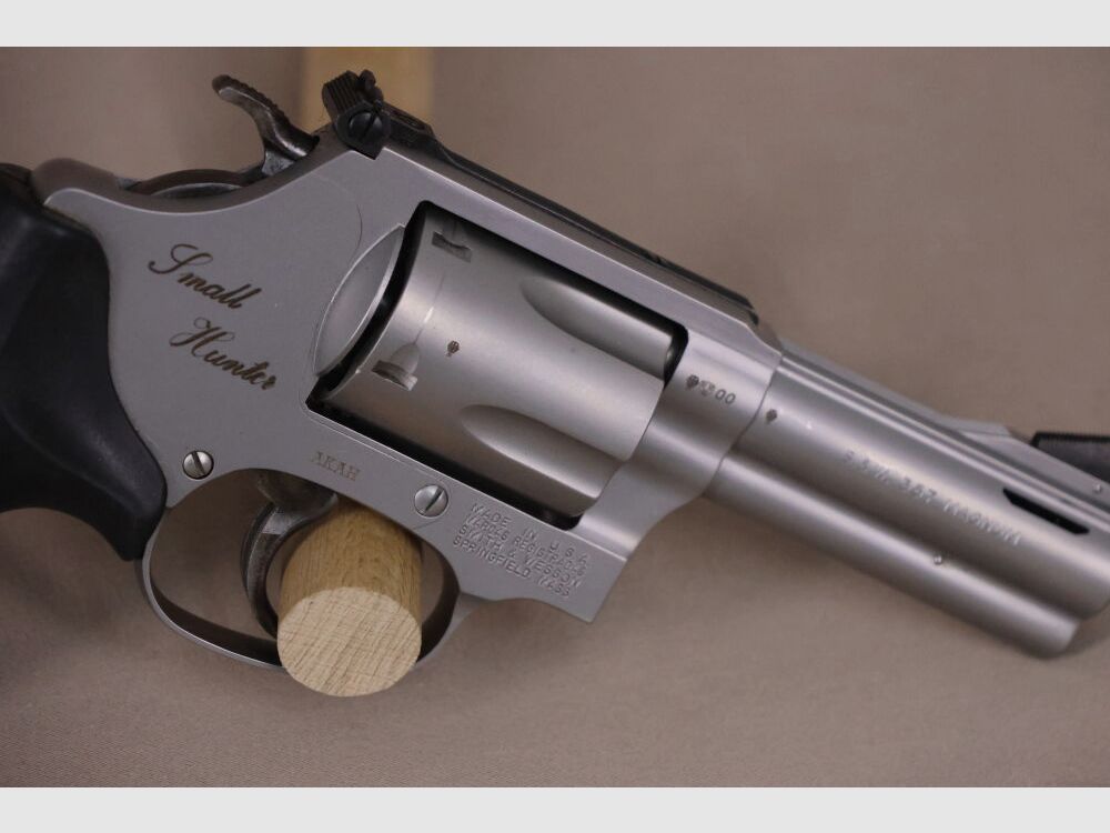 Smith & Wesson Small Hunter