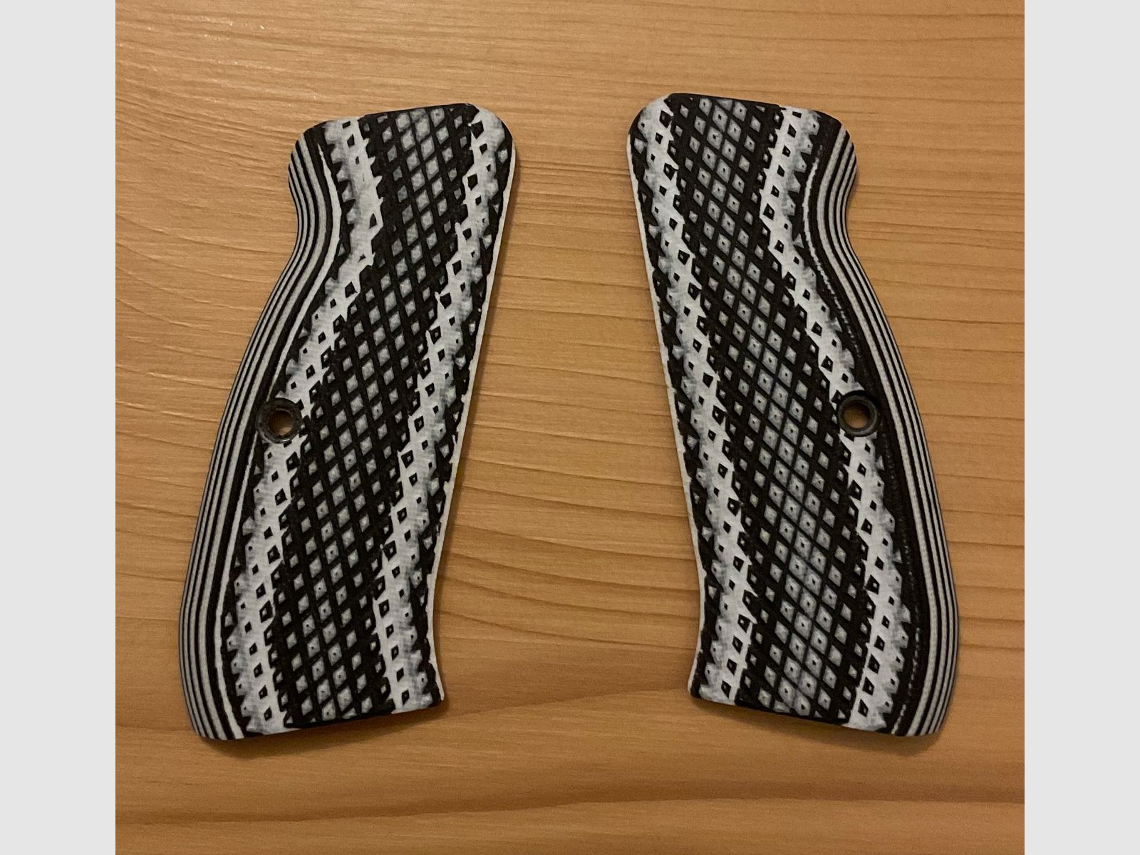 Grip scales VZ Grips G10 for CZ Shadow.