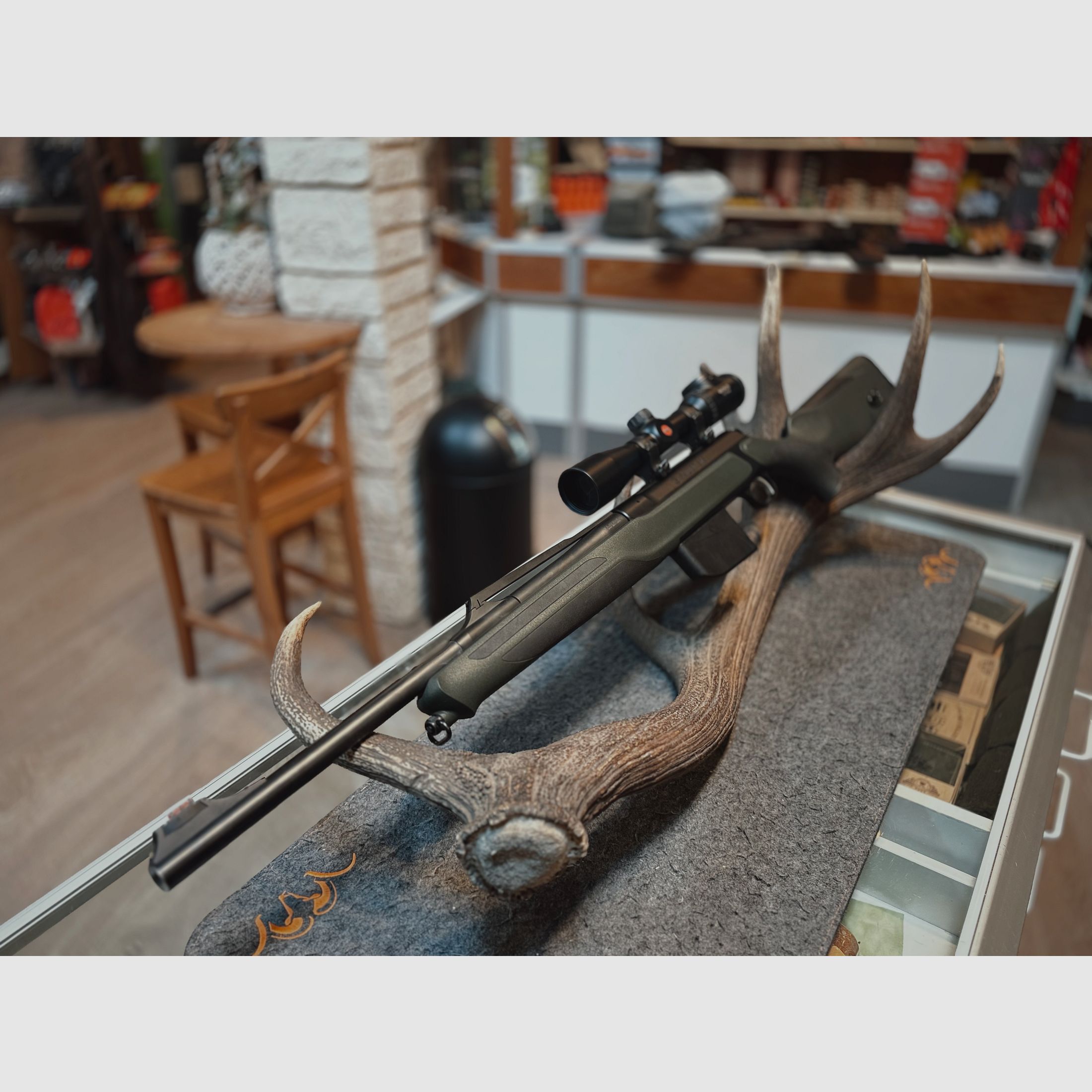 Sauer 303 Cal. .300 Win. Mag. - Leica Magnus 1,5-10x42