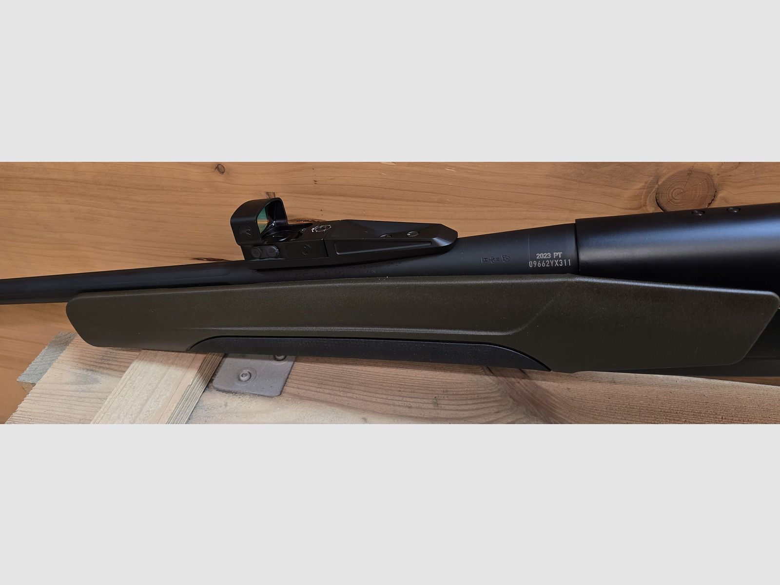 Browning BAR 4X Hunter crosse en bois montée avec viseur réflexe Kite KX1