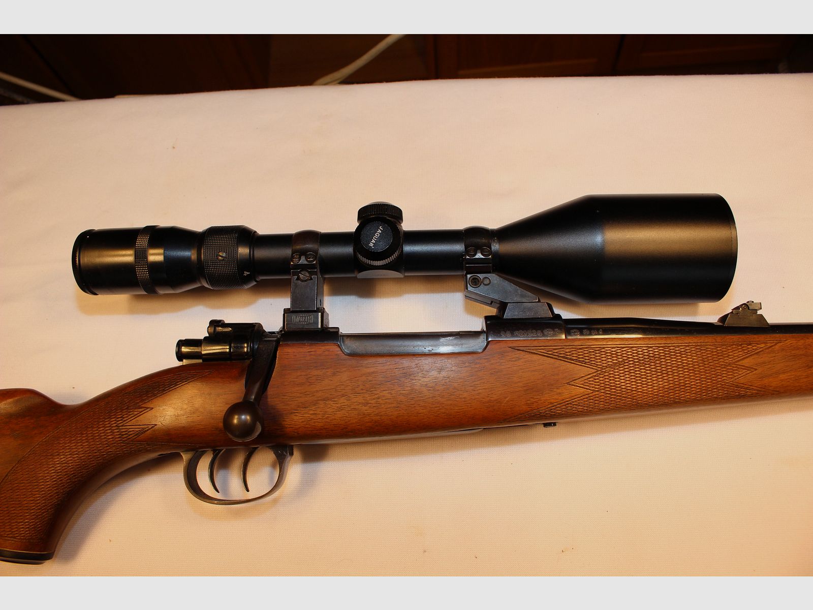 Repetierbüchse mit ZF im Kaliber .30-06.