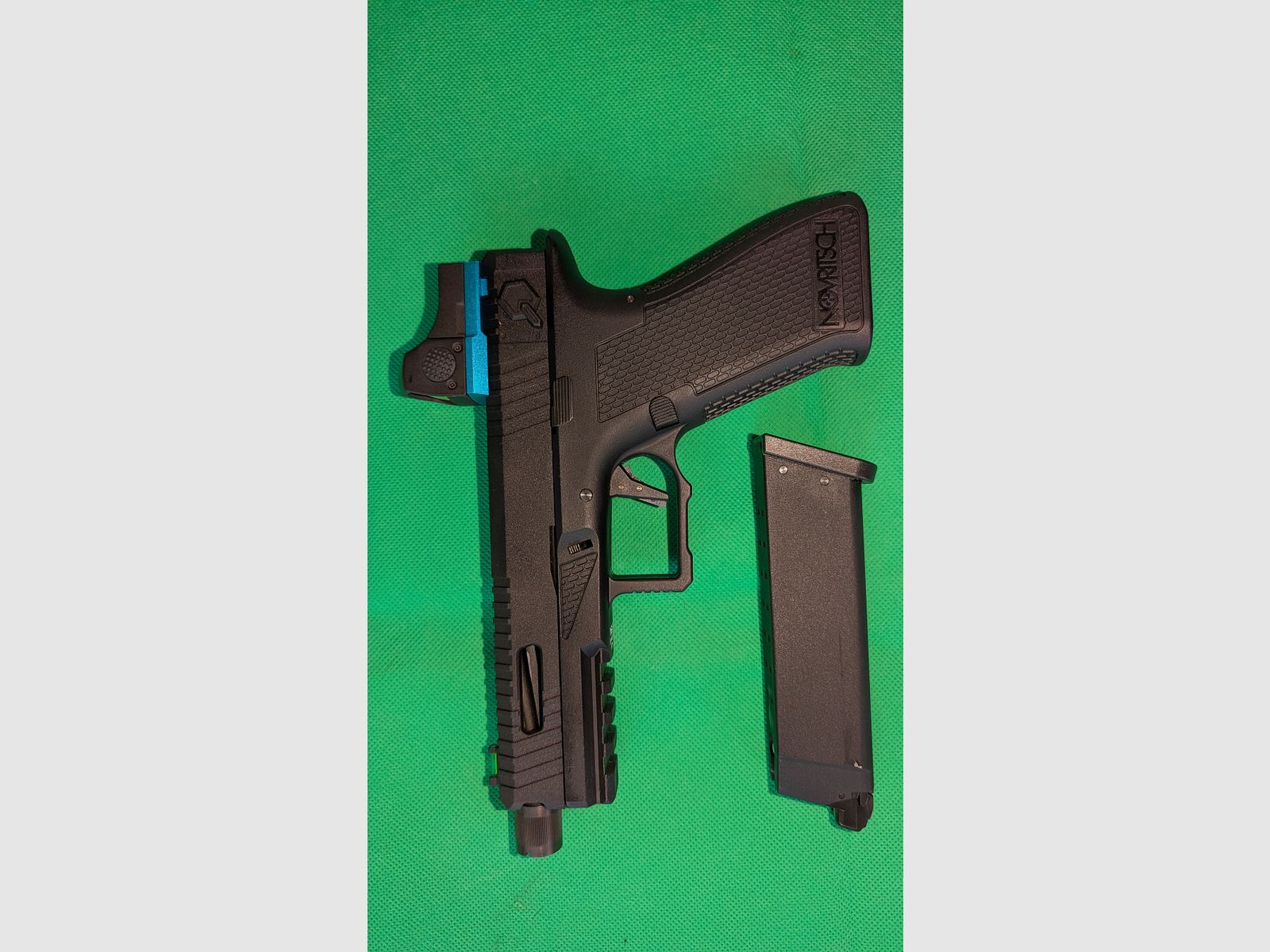 Novritsch SSP18 GBB 6mm BB mit Novritsch Reddot, Airsoft Pistole, Greengas